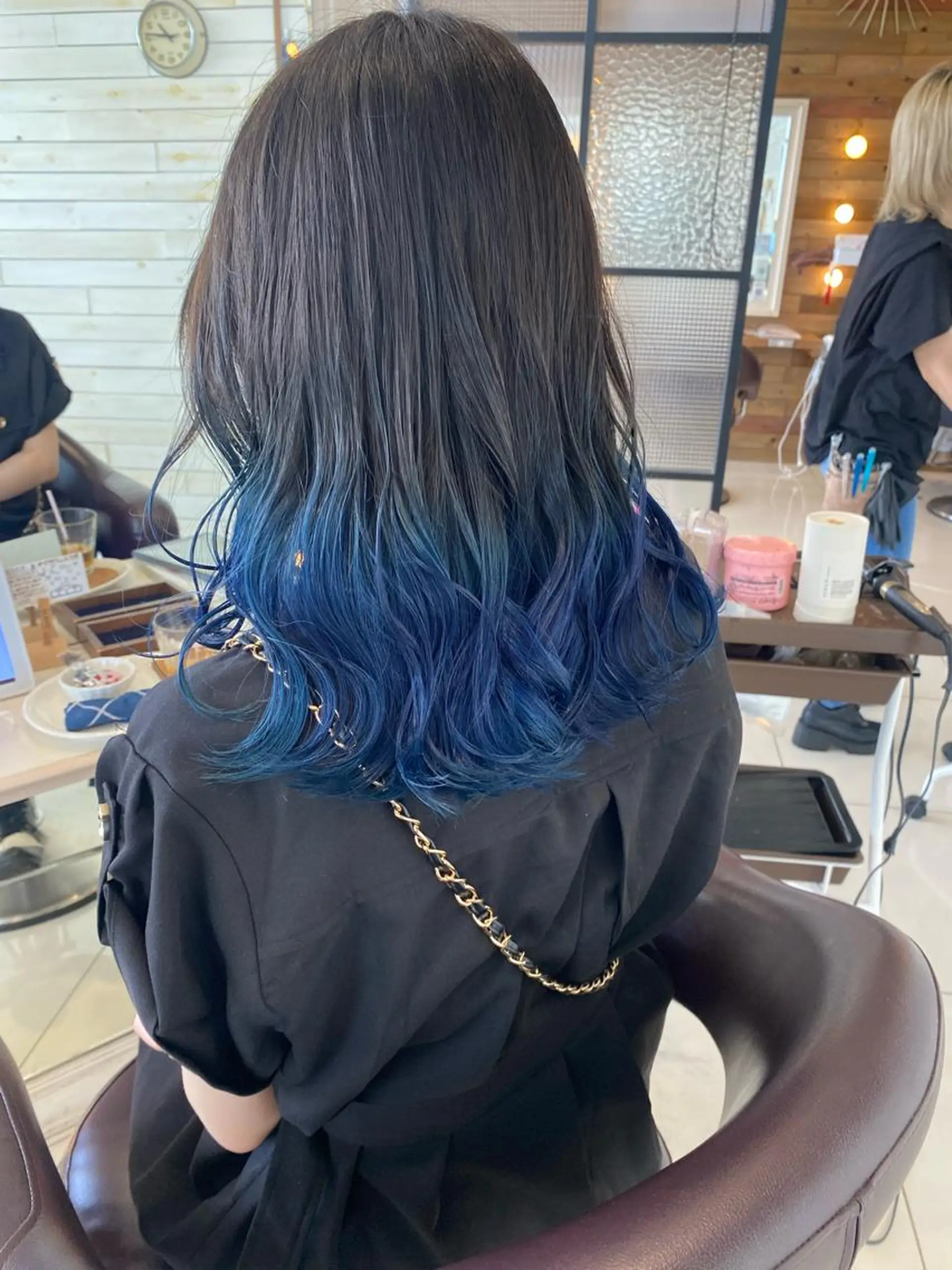 ミディアム カラー ブルーカラー グラデーションカラー riho/ブリーチ/ デザインカラー/辻堂のヘアスタイル