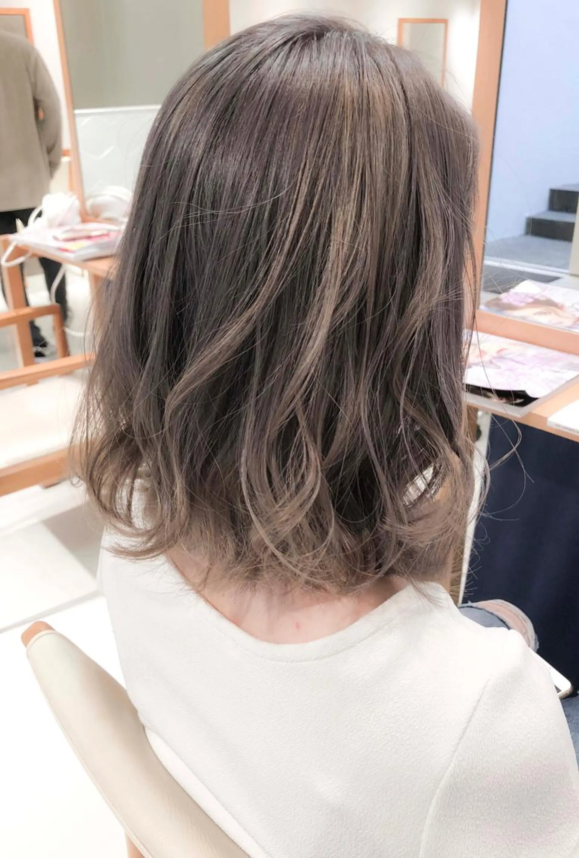 セミロング カラー グレージュ ミルクティーグレージュ Days 透明感カラーのヘアスタイル