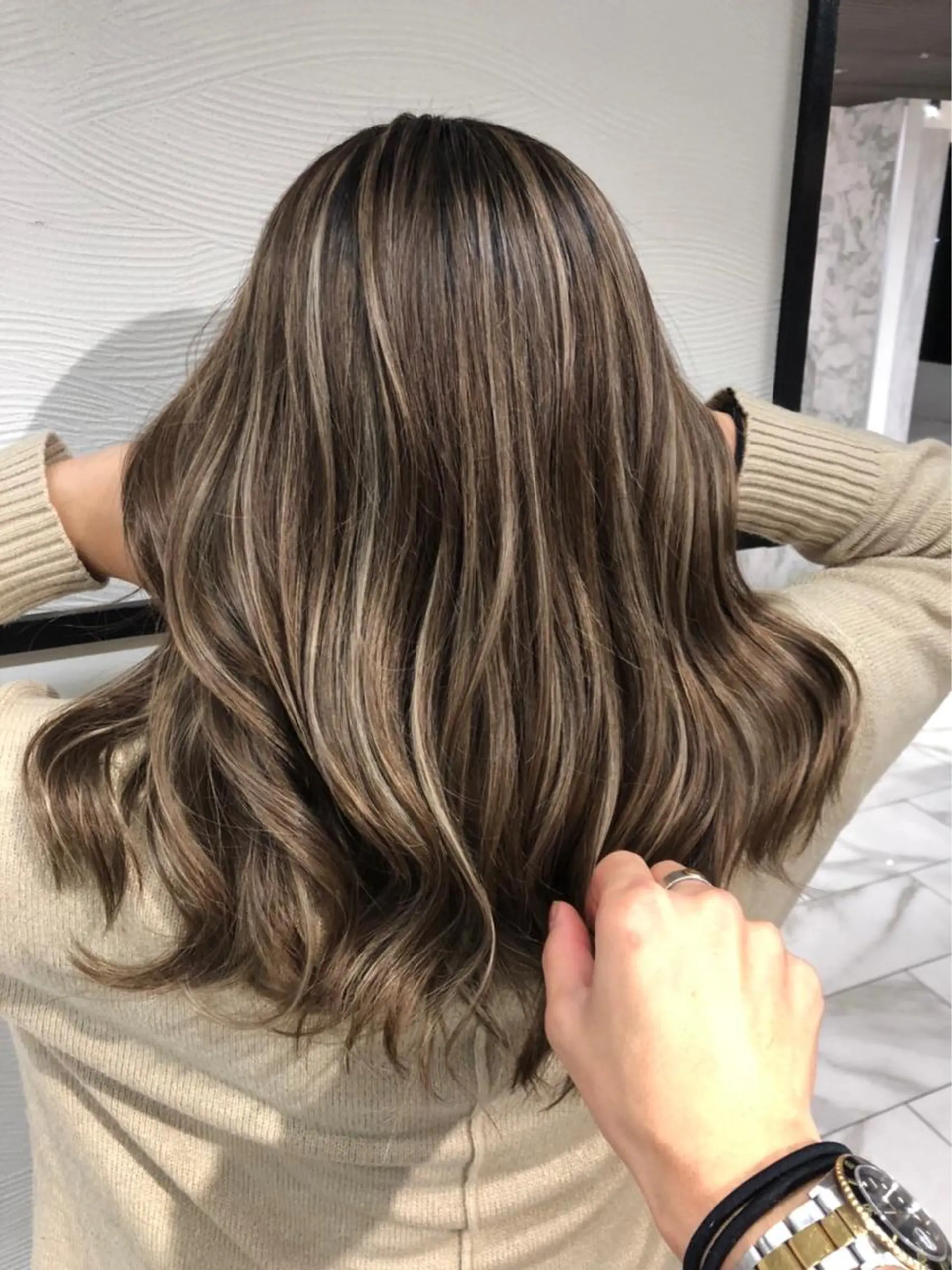 セミロング カラー ハイライトカラー ハイライト レイヤーカット 早崎太生のヘアスタイル