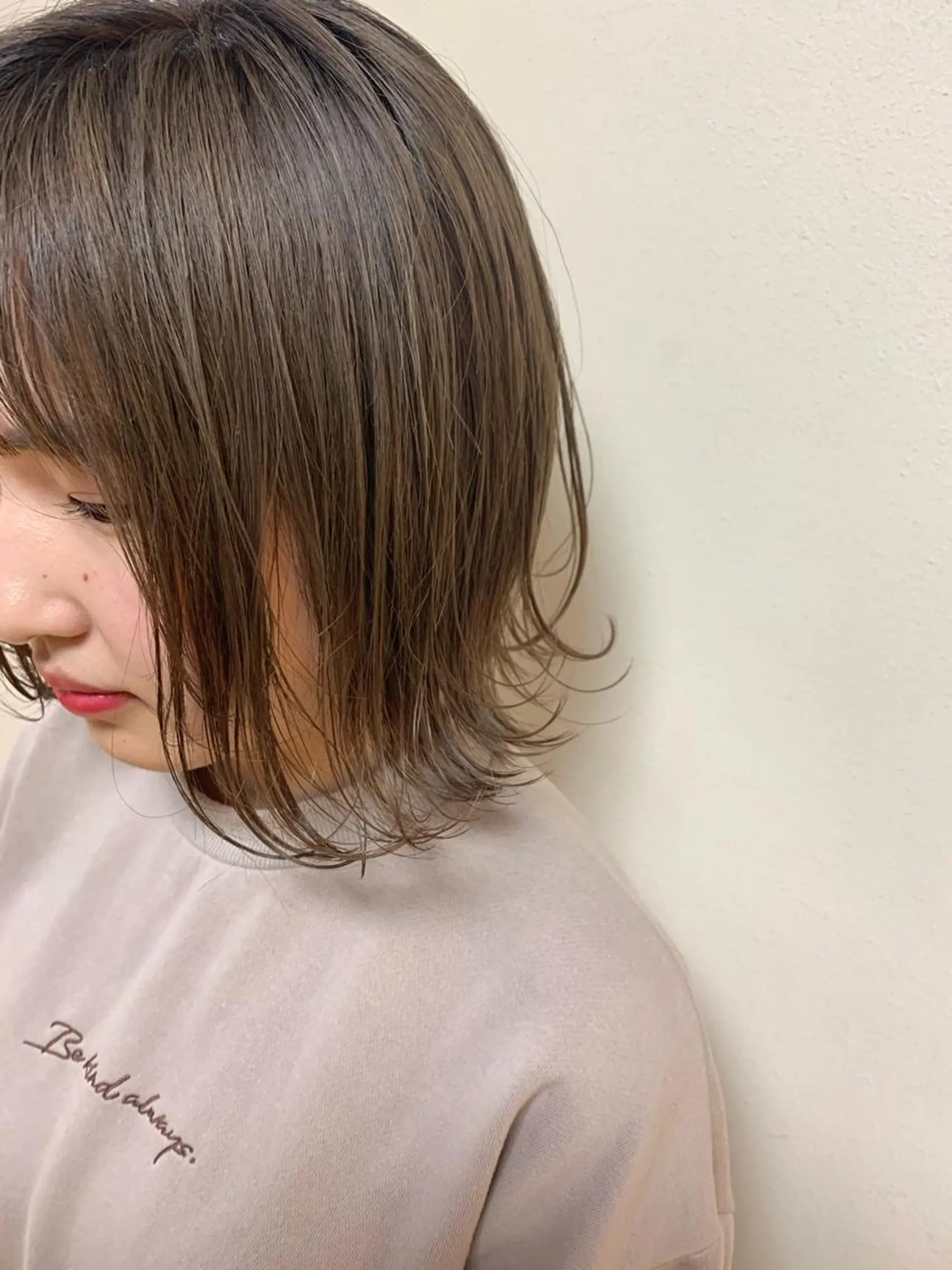 カラー ベージュカラー ＳＨＵ ＮＴＡのヘアスタイル