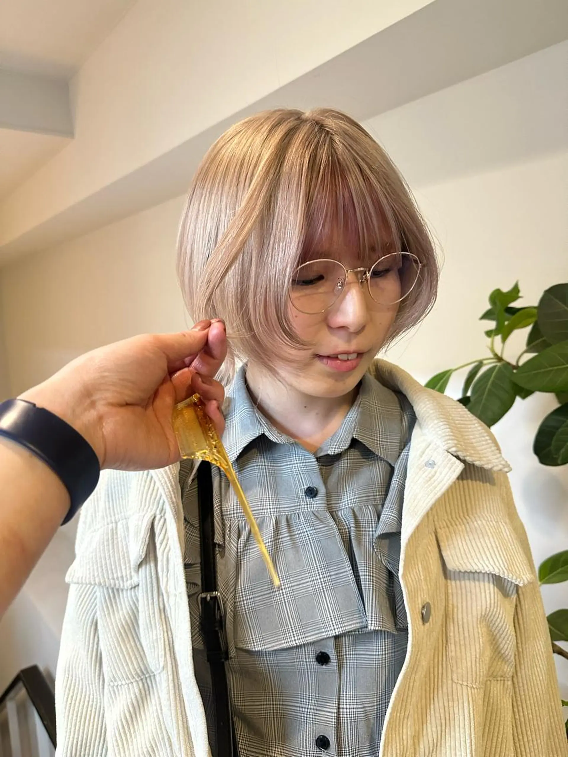 ショート カラー キッズ ネイル マツエク・マツパ アイブロウ ホワイト ハイライト🌟/ ボブ/豊田のヘアスタイル