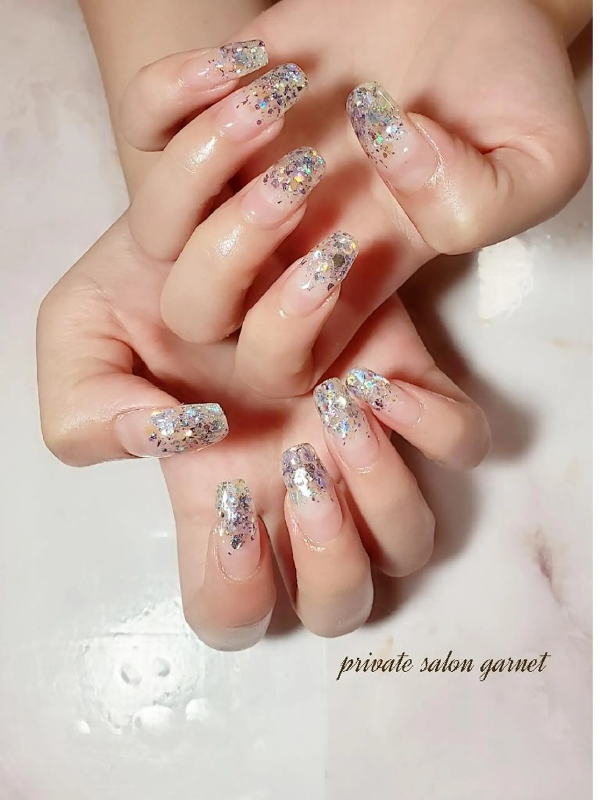 ネイル グラデーション ホログラムネイル キラキラネイル ハンドネイル Garnet nailのネイルデザイン