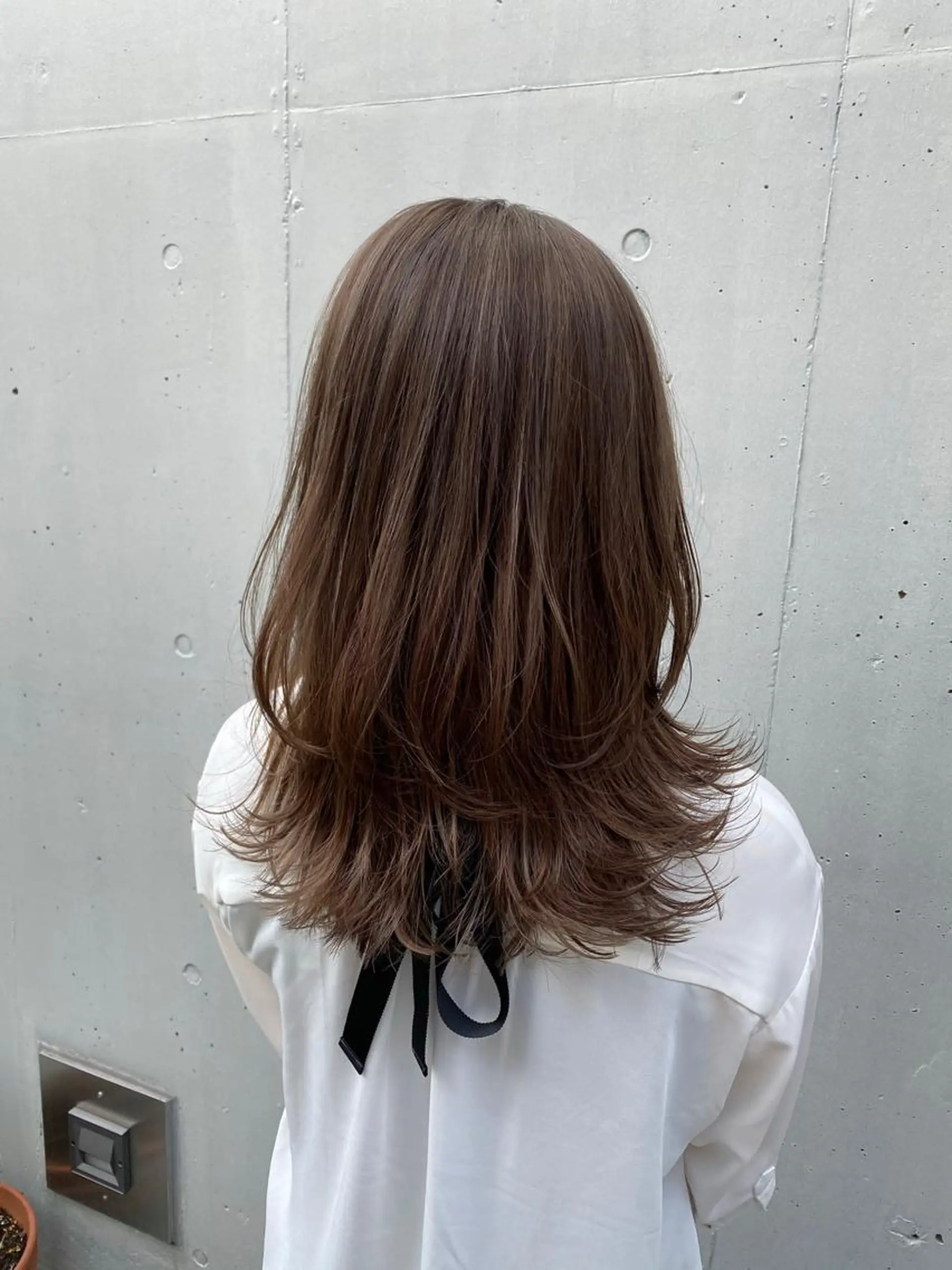 ミディアム カラー ベージュカラー 透明感カラー レイヤーカット ミディアムヘア🌼 さきのヘアスタイル