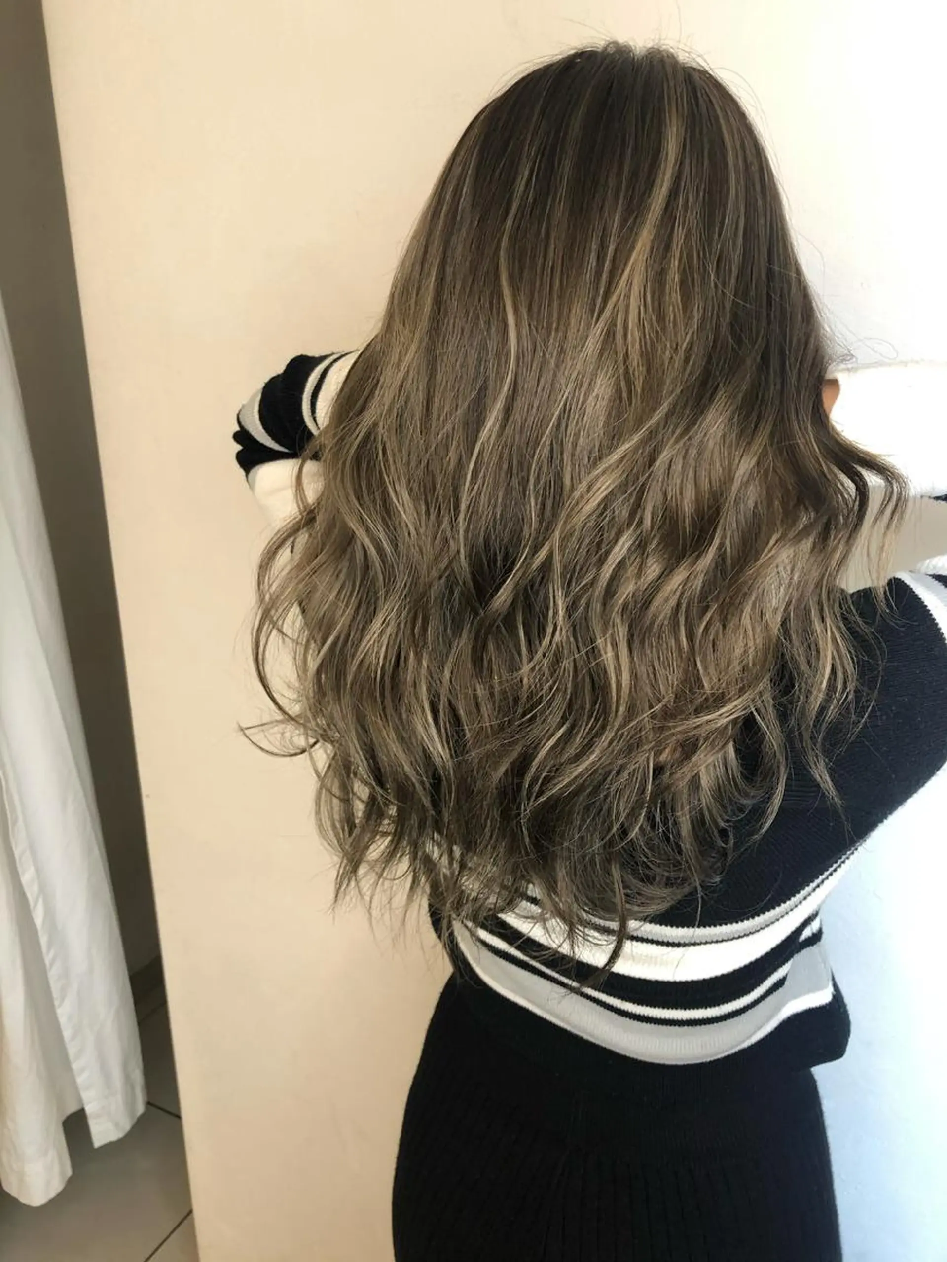 セミロング ハイライト トリートメント ヘアカラー トリートメント 美髪矯正・レイヤー 倉友哉のヘアスタイル