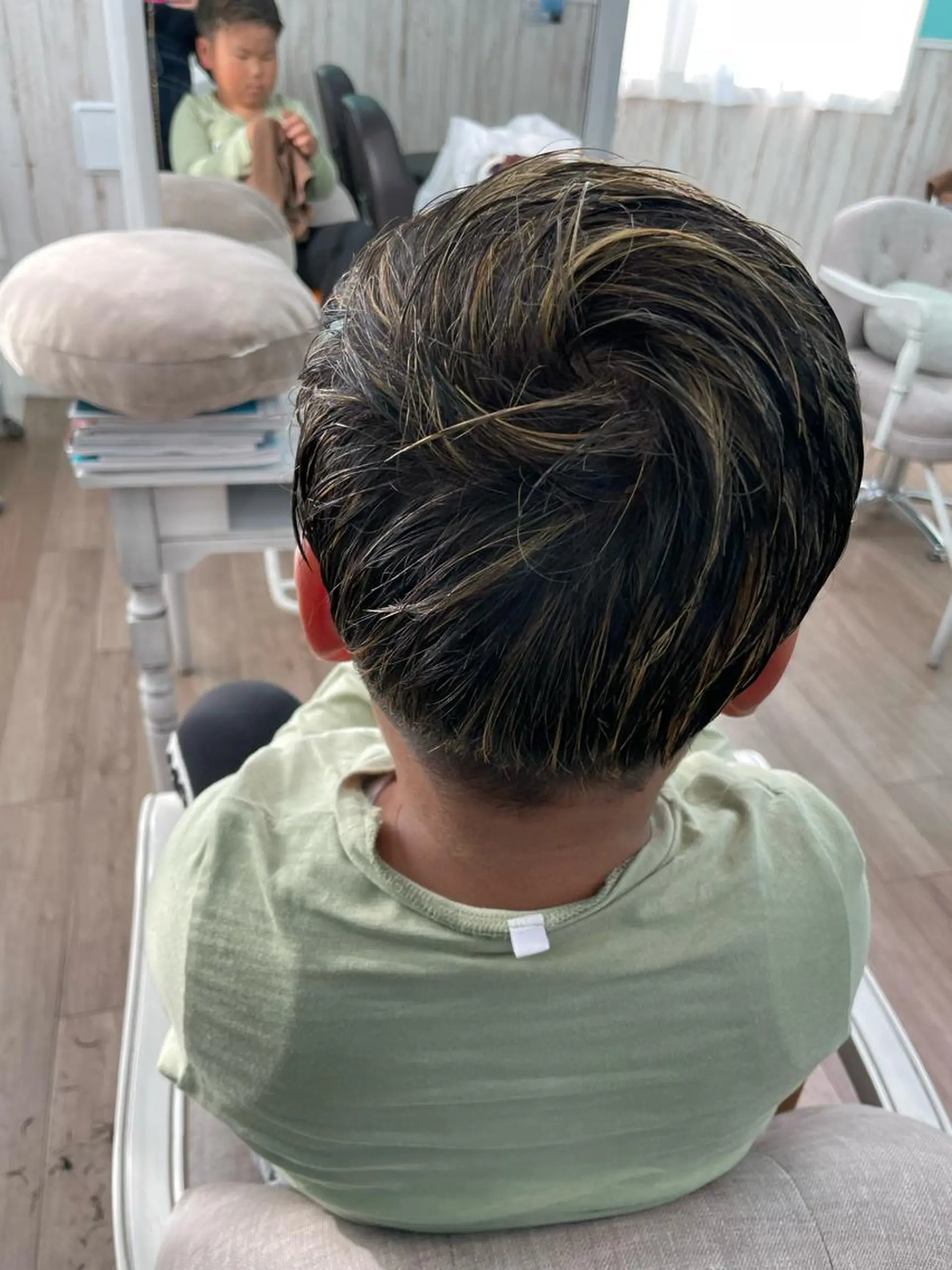 ショート キッズ ヘアカラー トリートメント 🐆アンドウ チカコ🦓のヘアスタイル