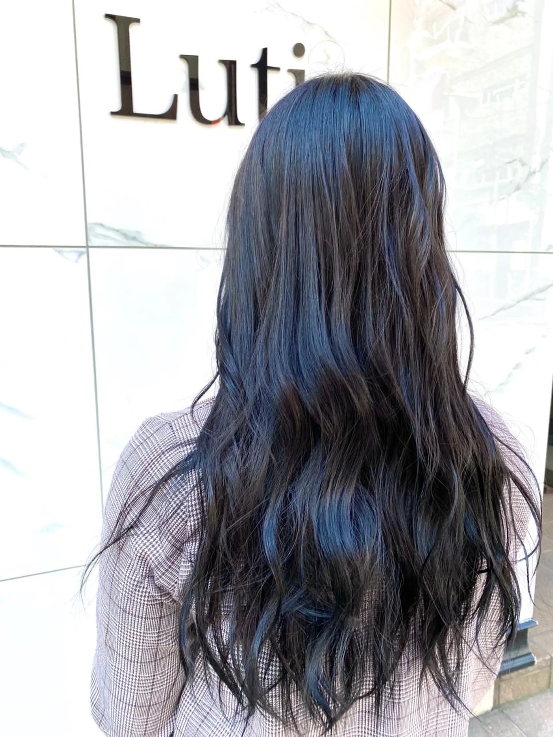 ロング カラー 黒髪 ブルーカラー ブルーブラック 増子 祐太朗のヘアスタイル