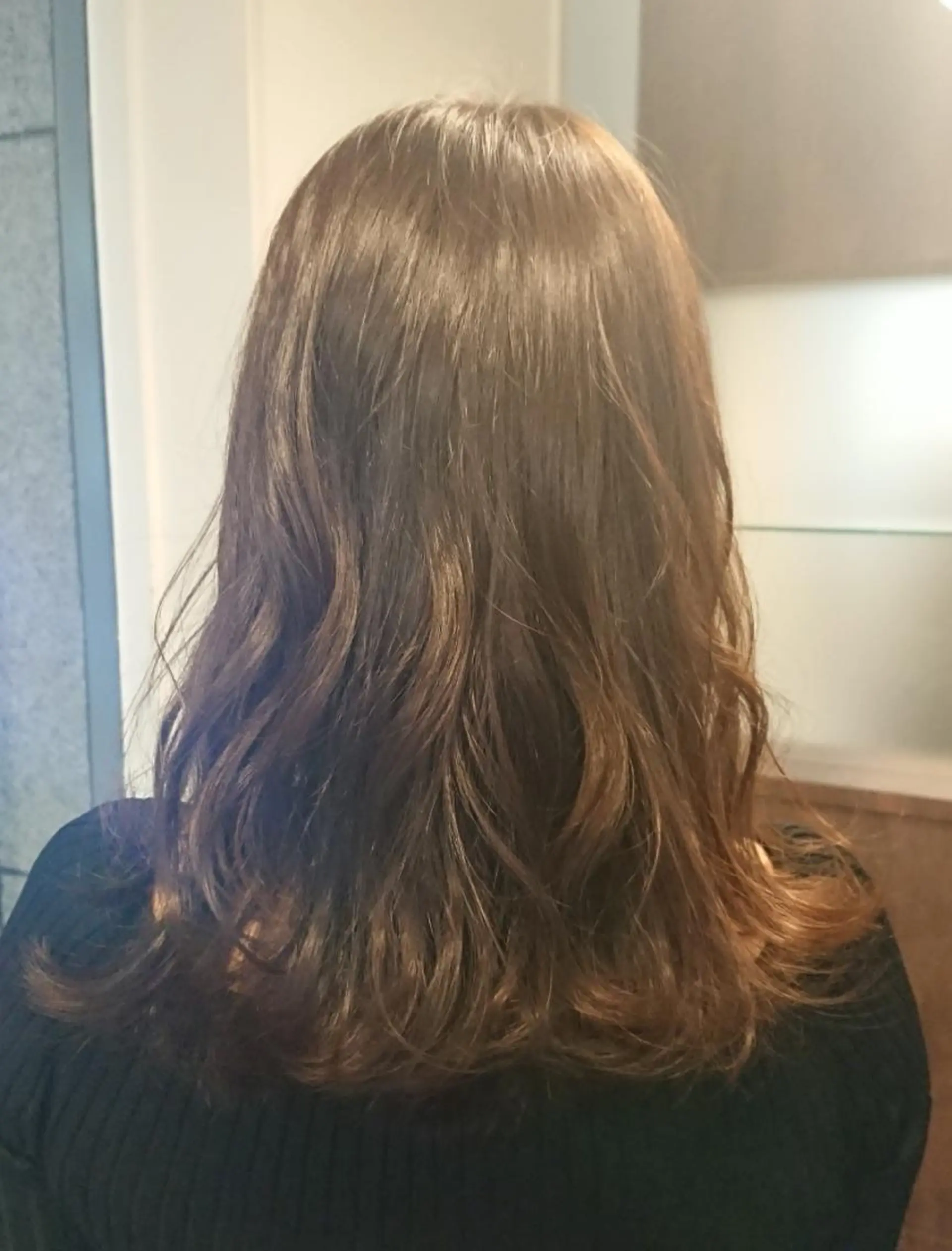 ミディアム カラー ヘアアレンジ グレージュ 外ハネヘア カット ヘアカラー トリートメント スタイリスト 川添 のヘアスタイル