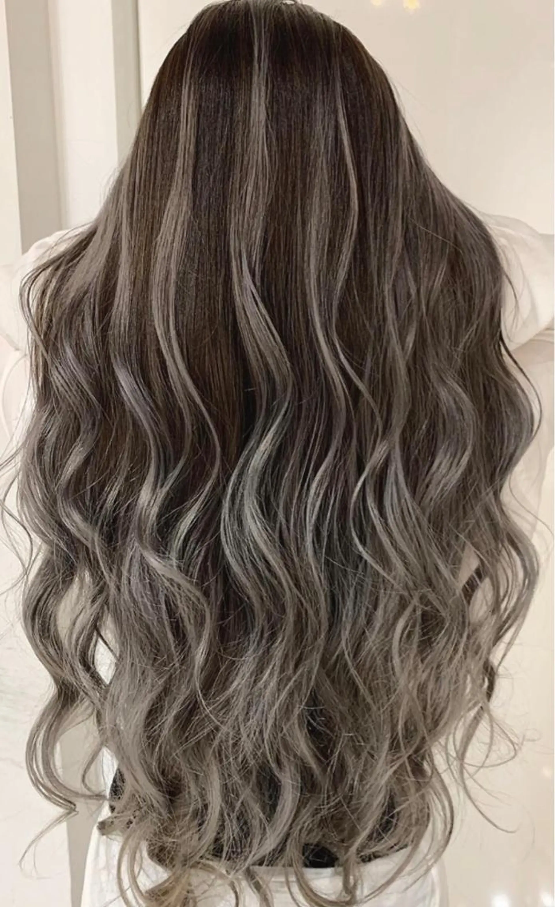 ロング カラー バレイヤージュ レイヤーカット Seventh Senseのヘアスタイル