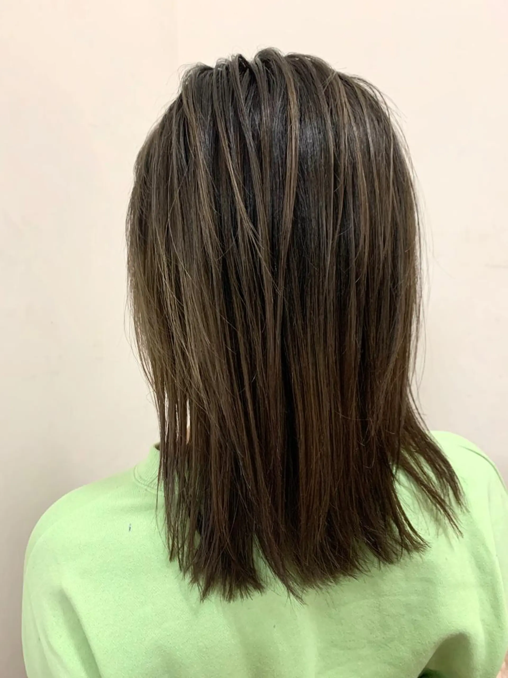 ミディアム レイヤーカット カット ヘアカラー 縮毛矯正 トリートメント &SONS 小林亨のヘアスタイル