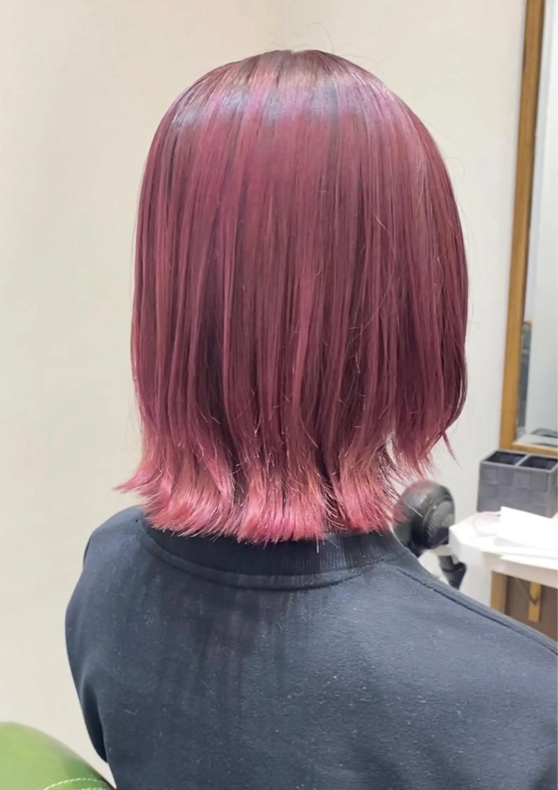 ミディアム カット ヘアカラー トリートメント 派手髪系🦄美容師 chikaのヘアスタイル