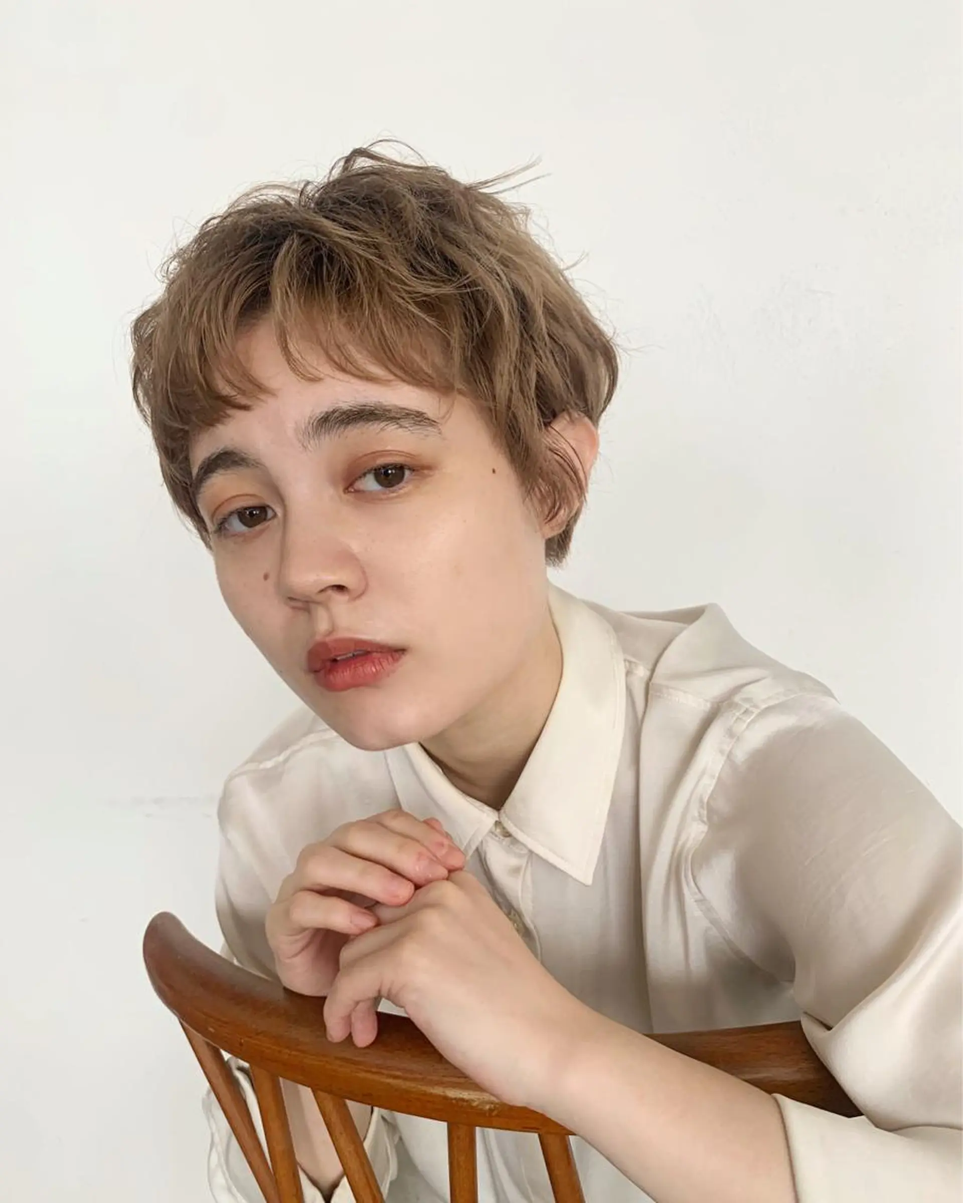 ショート カラー パーマ ヘアアレンジ メンズ キッズ ネイル マツエク・マツパ メンズベリーショート ベリーショート ベージュカラー ミルクティーベージュ オン眉 ウルフレイヤーカット /チヒロのヘアスタイル