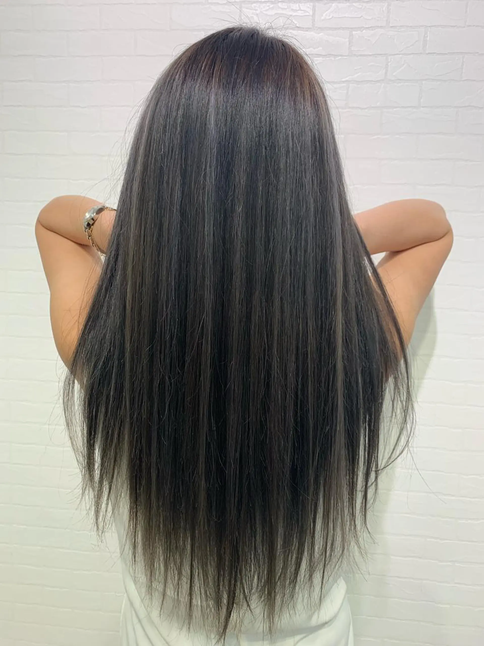 ロング ハイライト ヘアカラー 中村 維久美のヘアスタイル