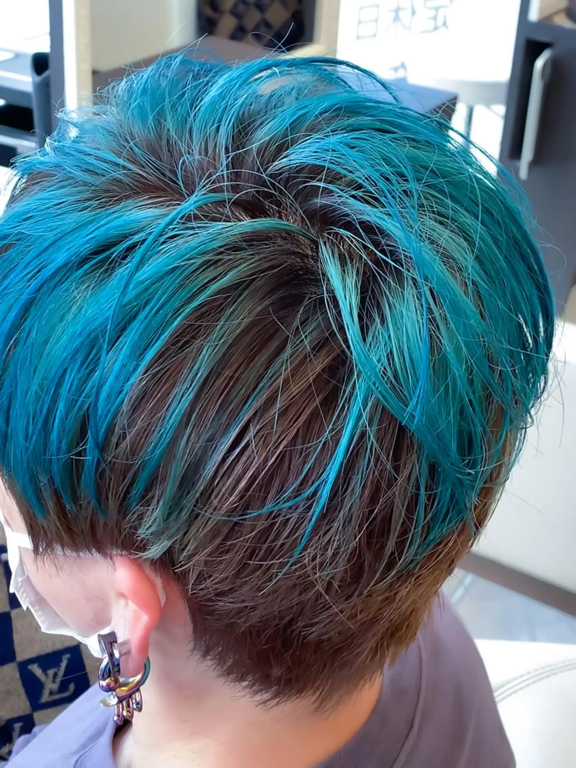 ショート カラー 大間 礼真のヘアスタイル