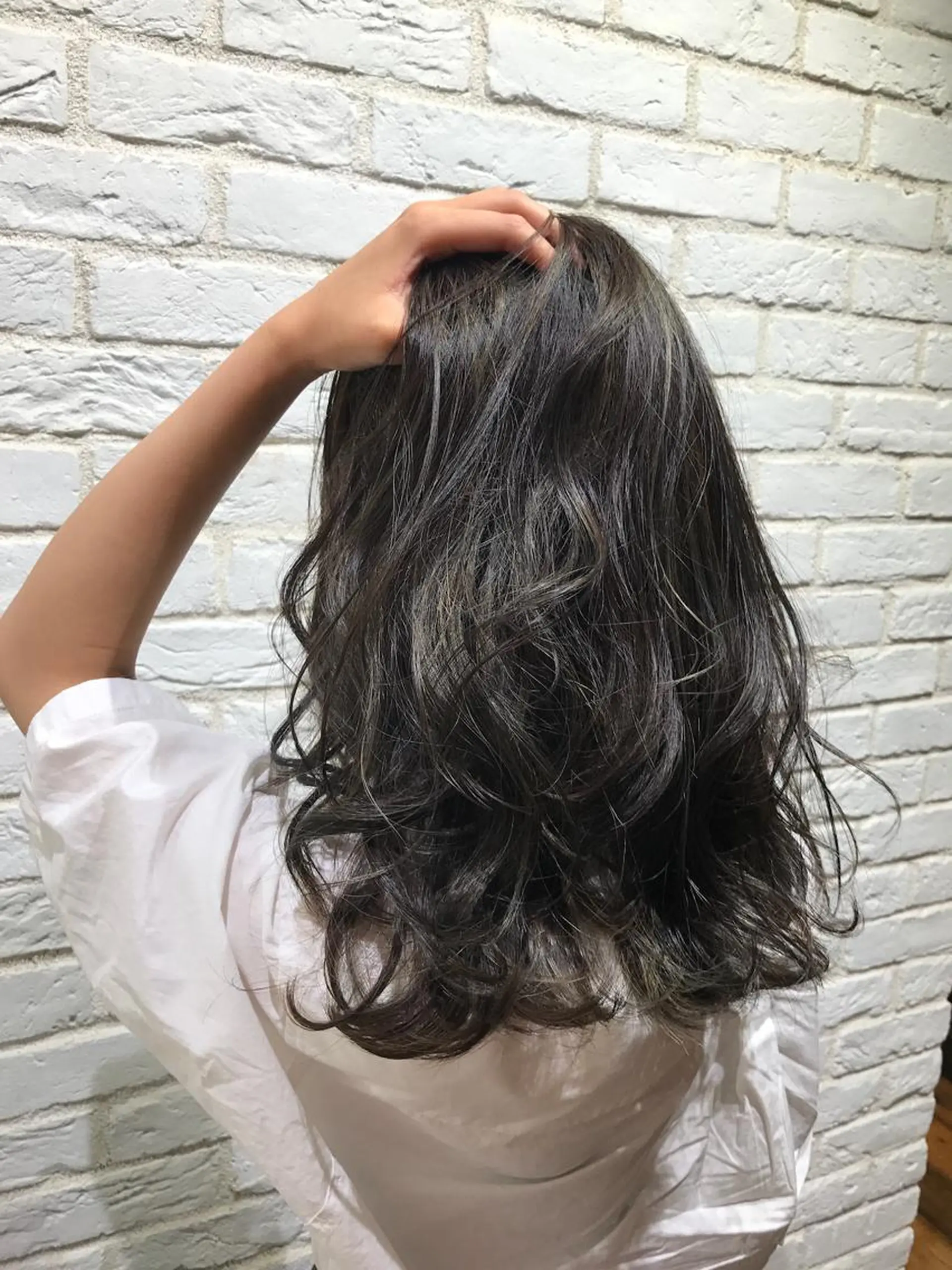 ミディアム カラー UMEDA FIGAROのヘアスタイル