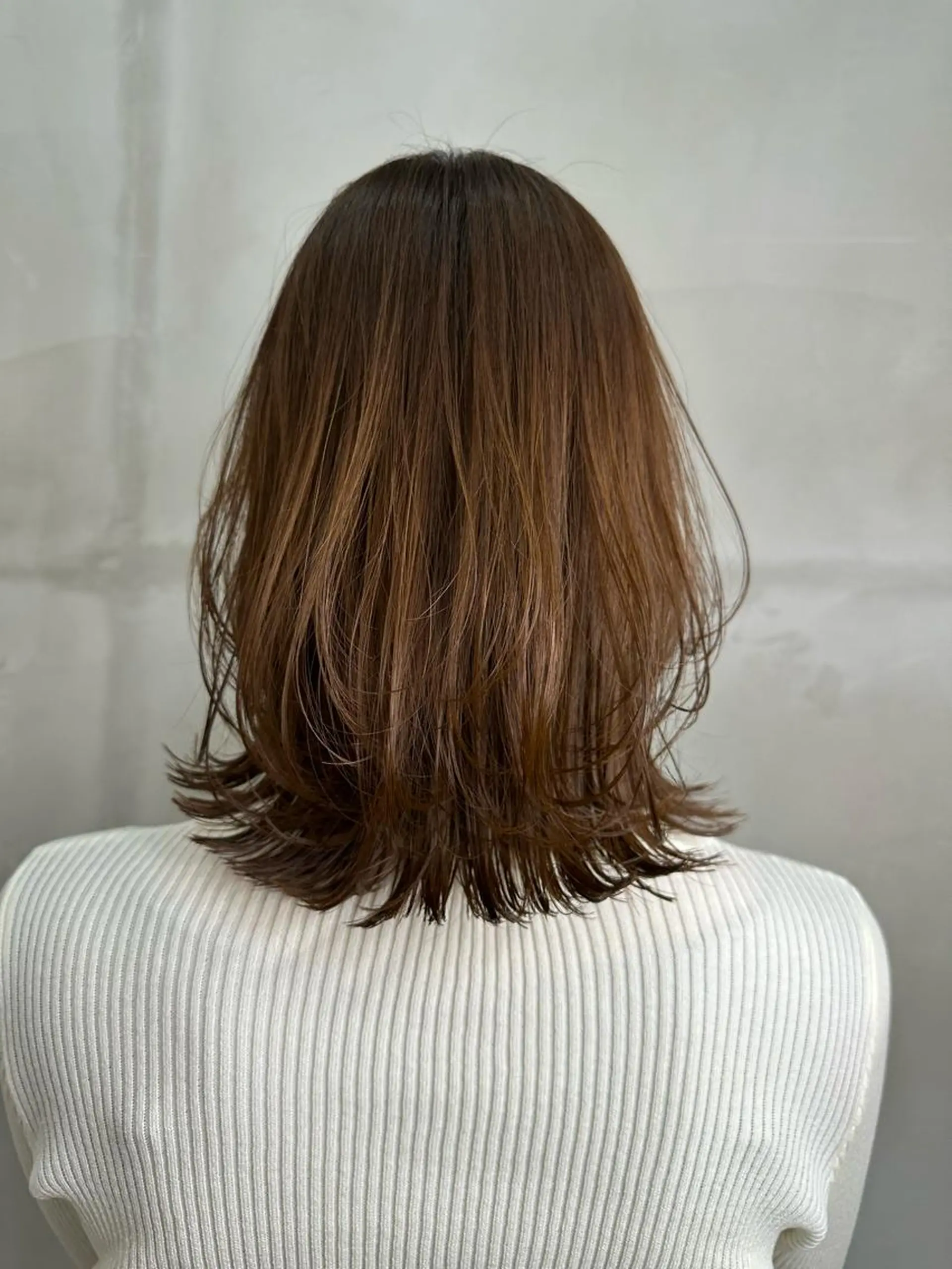 ミディアム カット 益 佑夏のヘアスタイル