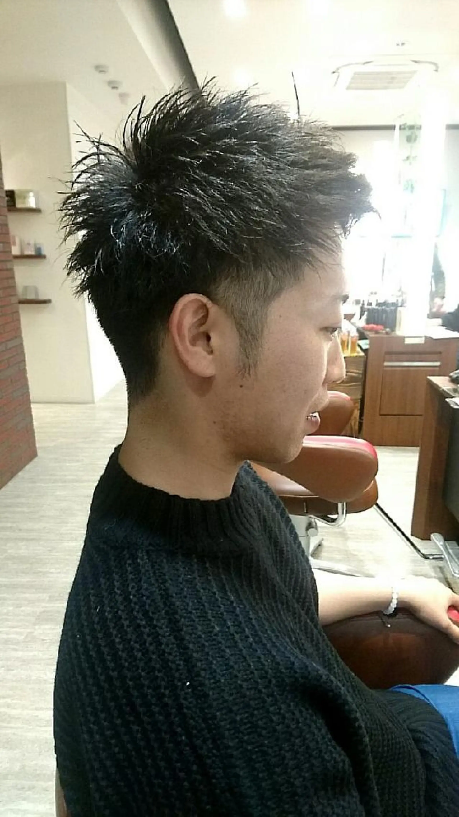 メンズ カット パーマ ブリーチ/ヘアケア/ 艶髪/イギチハルのヘアスタイル