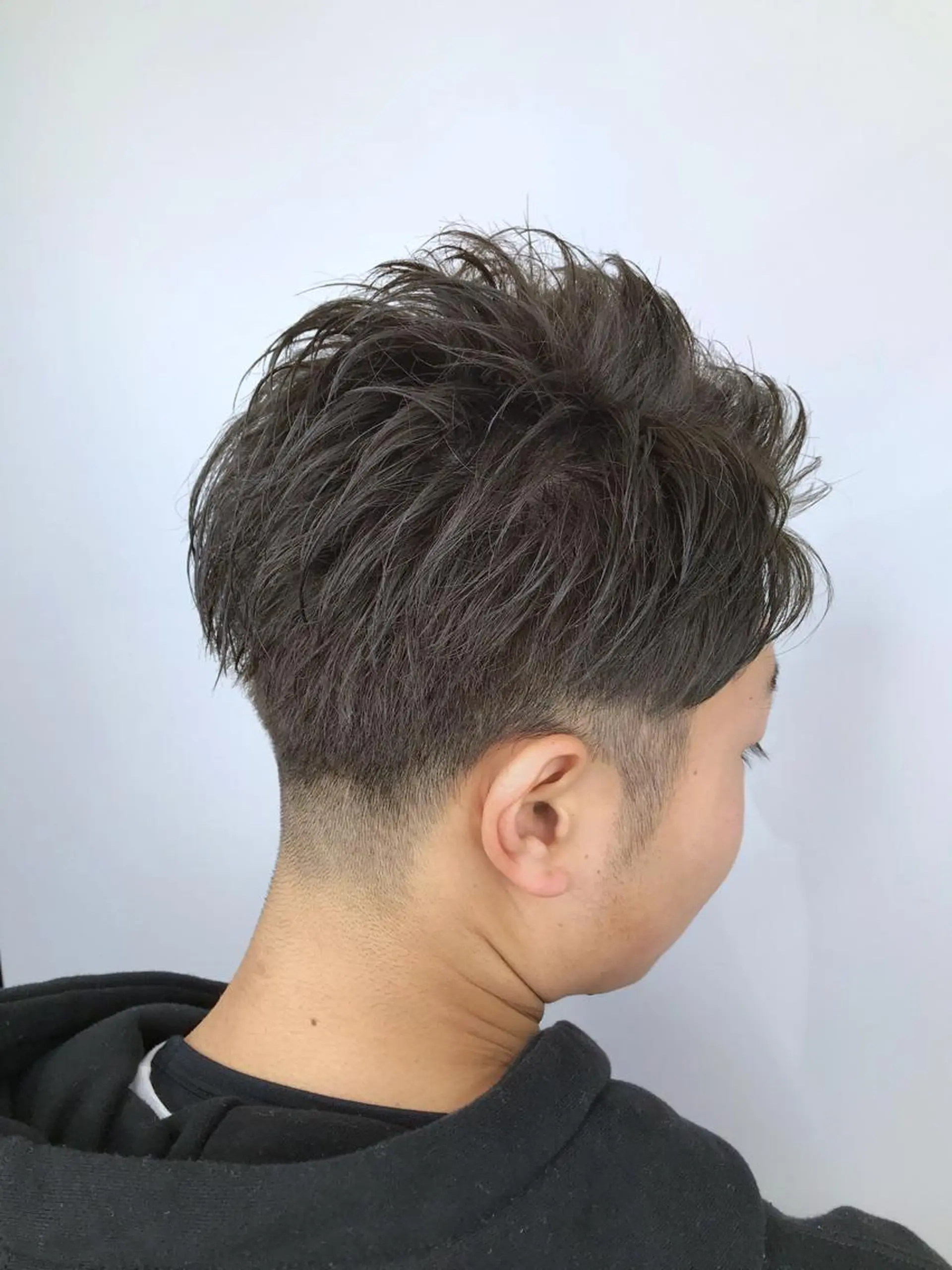 メンズ インナーカラー/ ストレート/奥野洸也のヘアスタイル