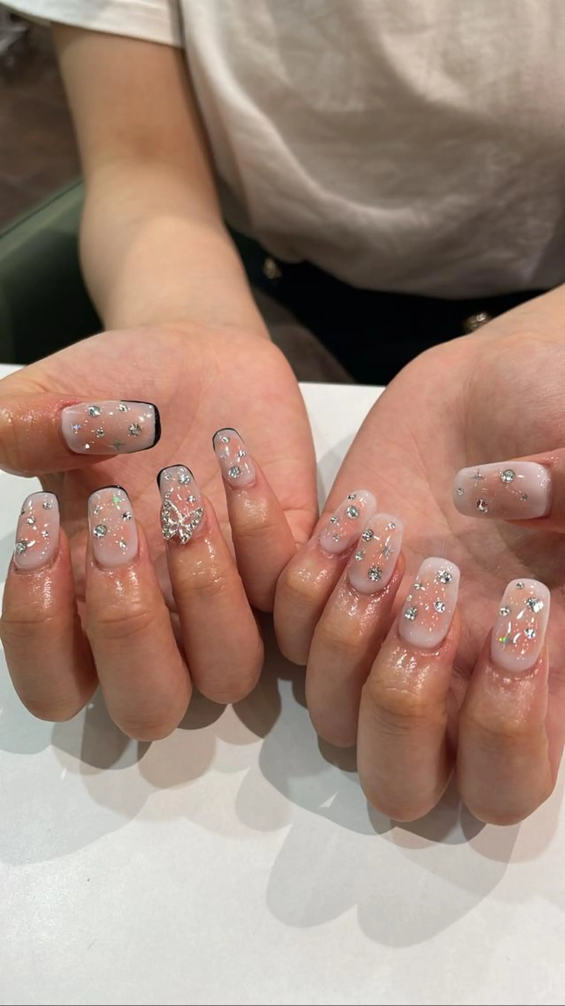 ネイル チークネイル ワンホンネイル 個性派ネイル 🌼 ハルカ ♡の眉毛・アイブロウイメージ