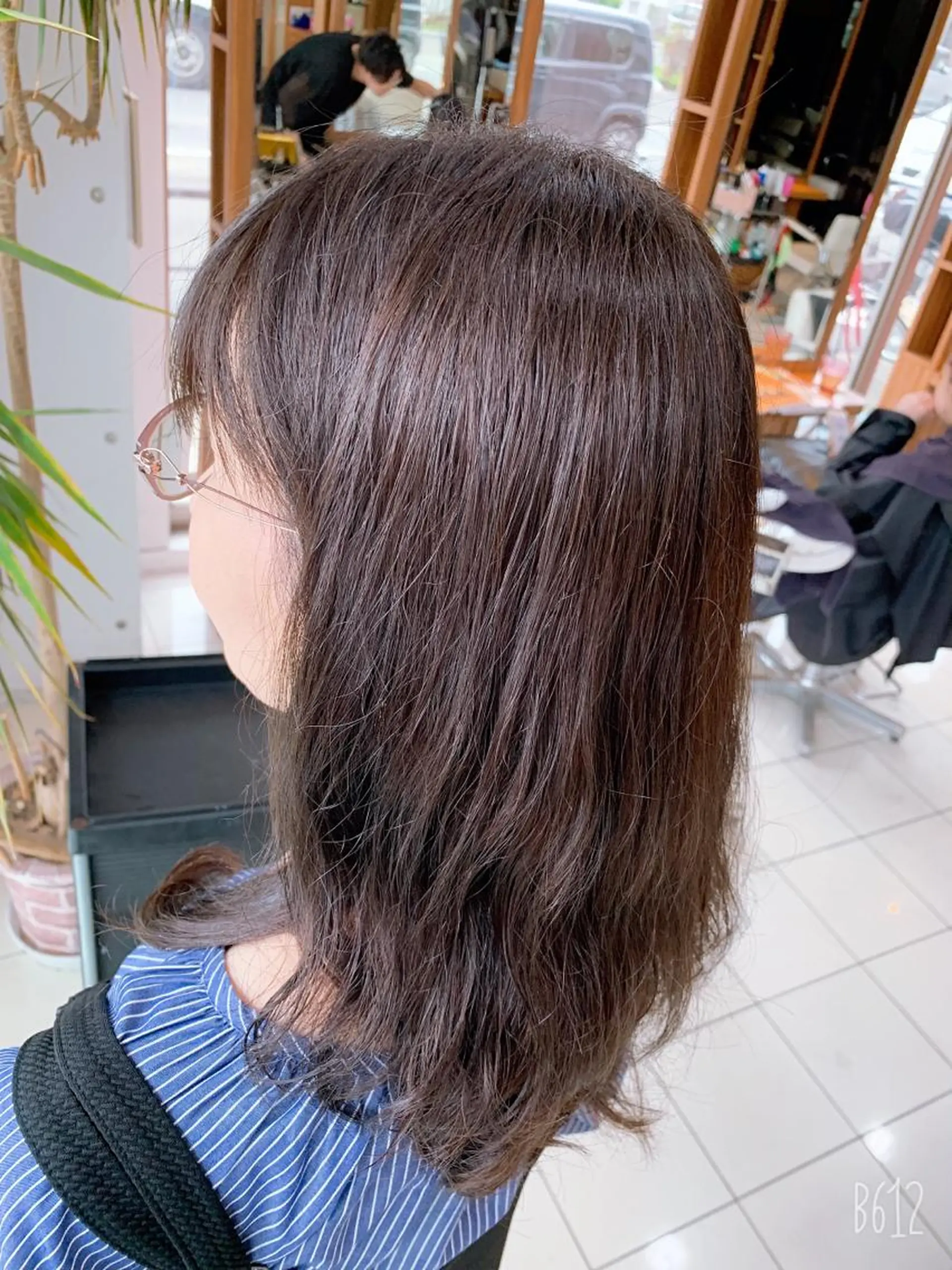 セミロング カラー 白髪ぼかしハイライト 柳川拓哉のヘアスタイル