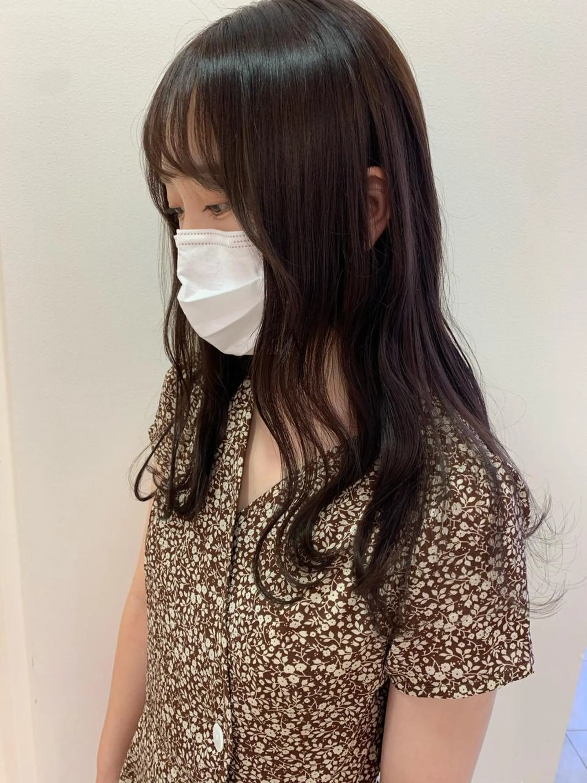 ロング カラー ヘアカラー トリートメント 顔まわりカット✄ ベージュカラー🧸のヘアスタイル