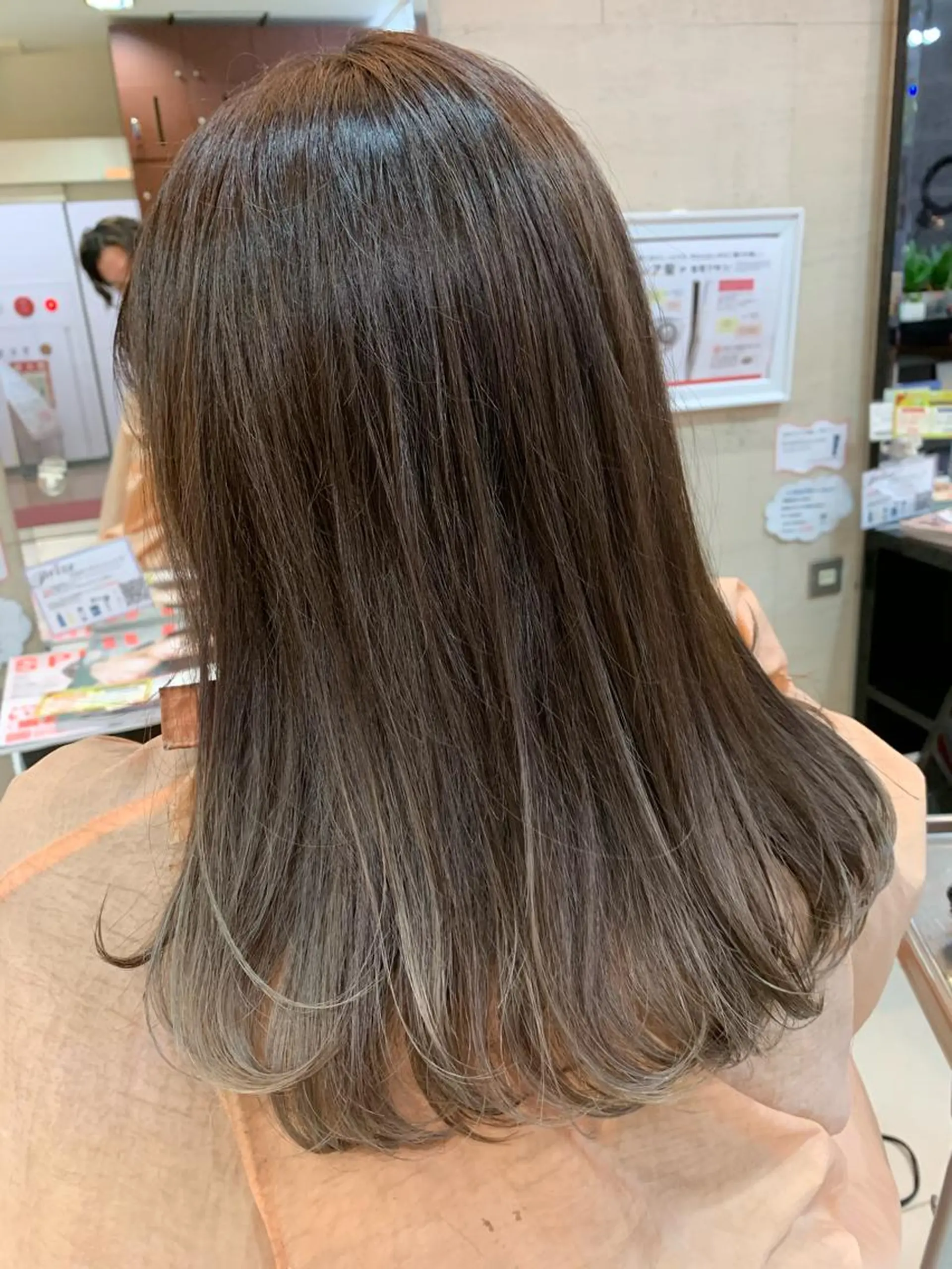 セミロング 🇺🇸ハイライト特 化美容師🇺🇸漆沢のヘアスタイル