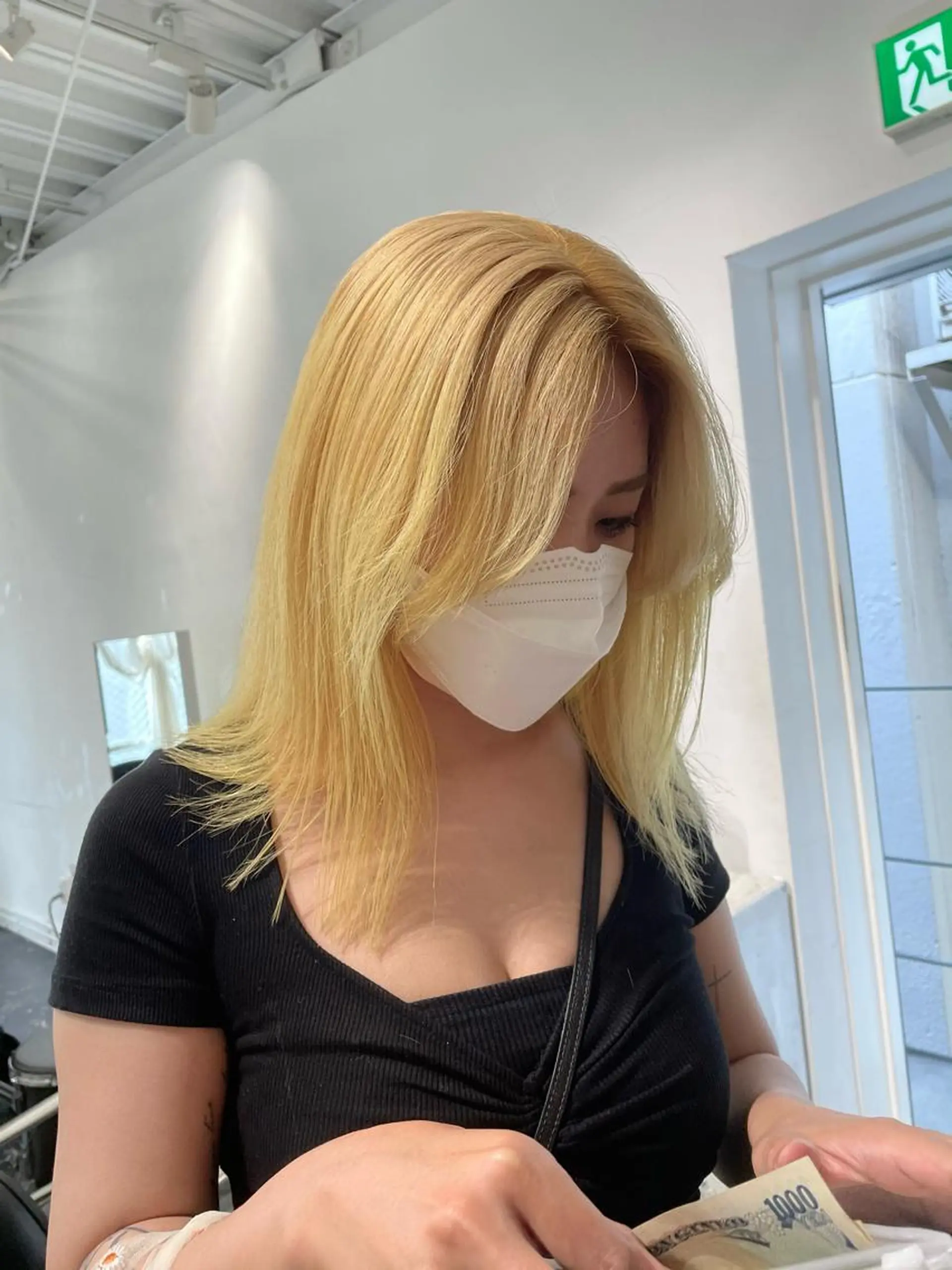 セミロング カラー パーマ ヘアアレンジ メンズ キッズ ネイル マツエク・マツパ アイブロウ メンズバレイヤージュ メンズブリーチ メンズハイライト メンズハイトーン メンズインナーカラー カット ヘアカラー トリートメント 艶ハイトーン/ヘア アレンジAYAKAのヘアスタイル