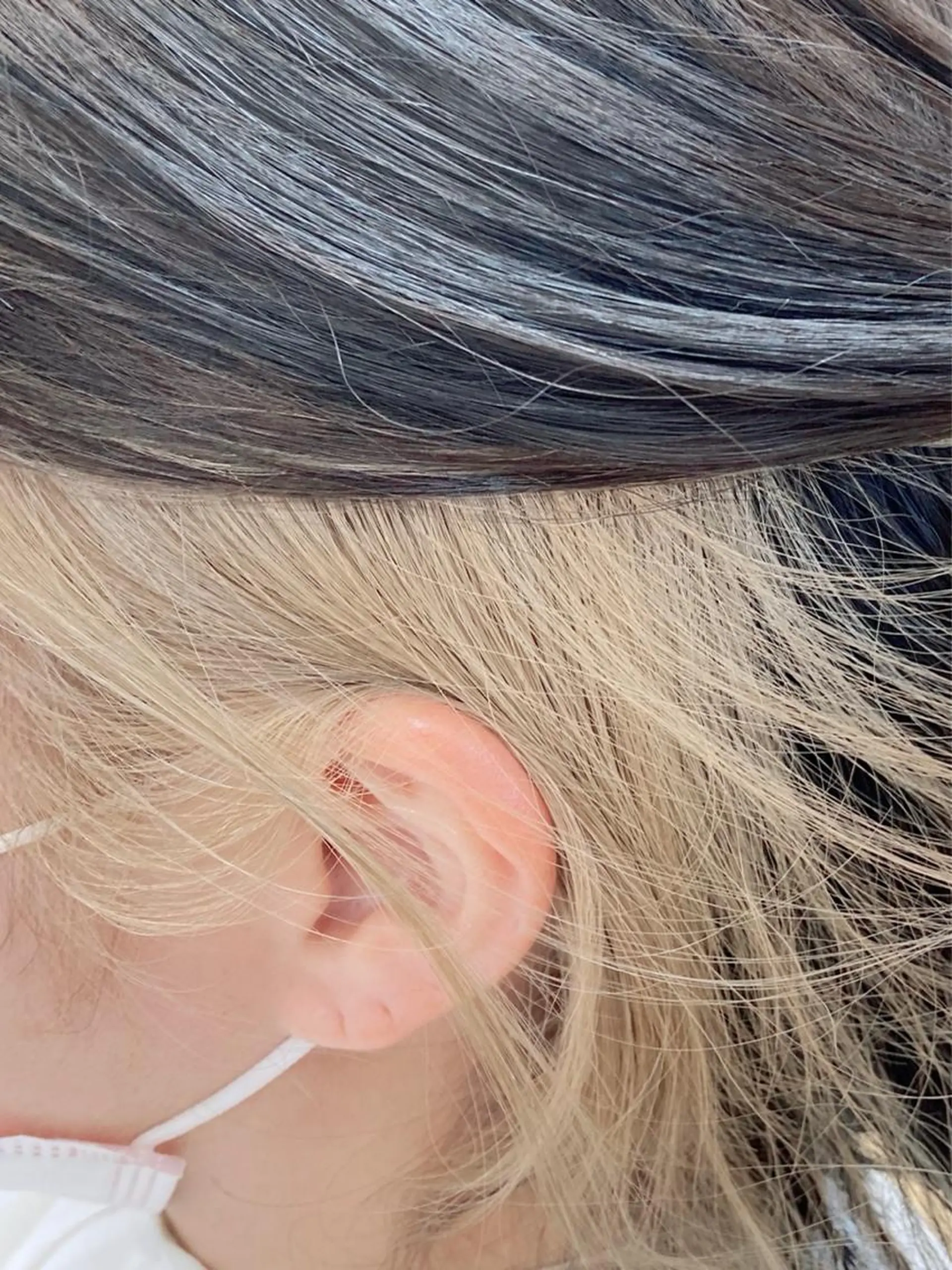 ショート カラー ベージュカラー ブリーチ ダークグレー ダークグレージュ グレージュ 大野 まゆのヘアスタイル