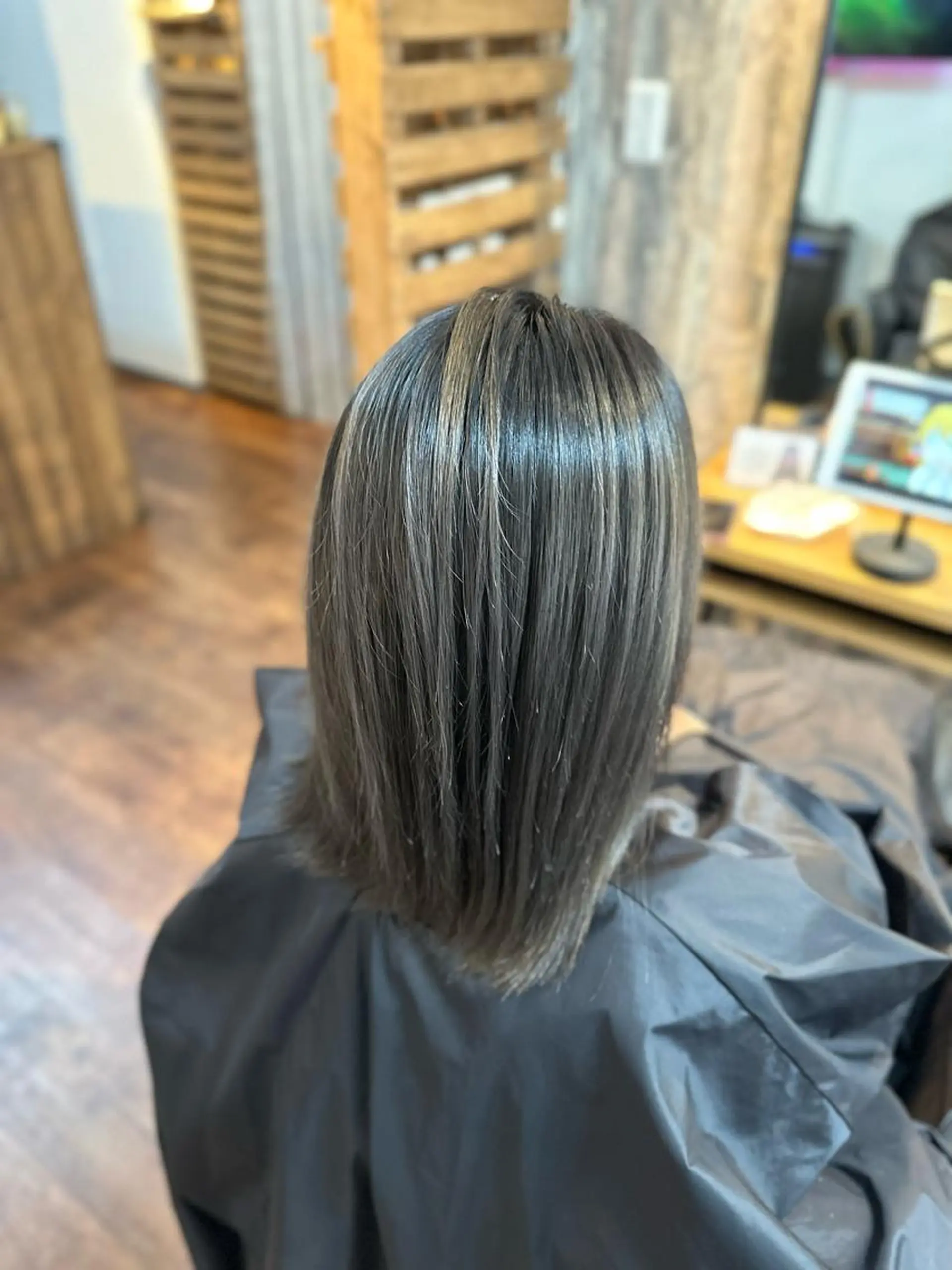 ミディアム カラー ブリーチ カット ヘアカラー Luzir⭐︎ GEN⭐︎のヘアスタイル