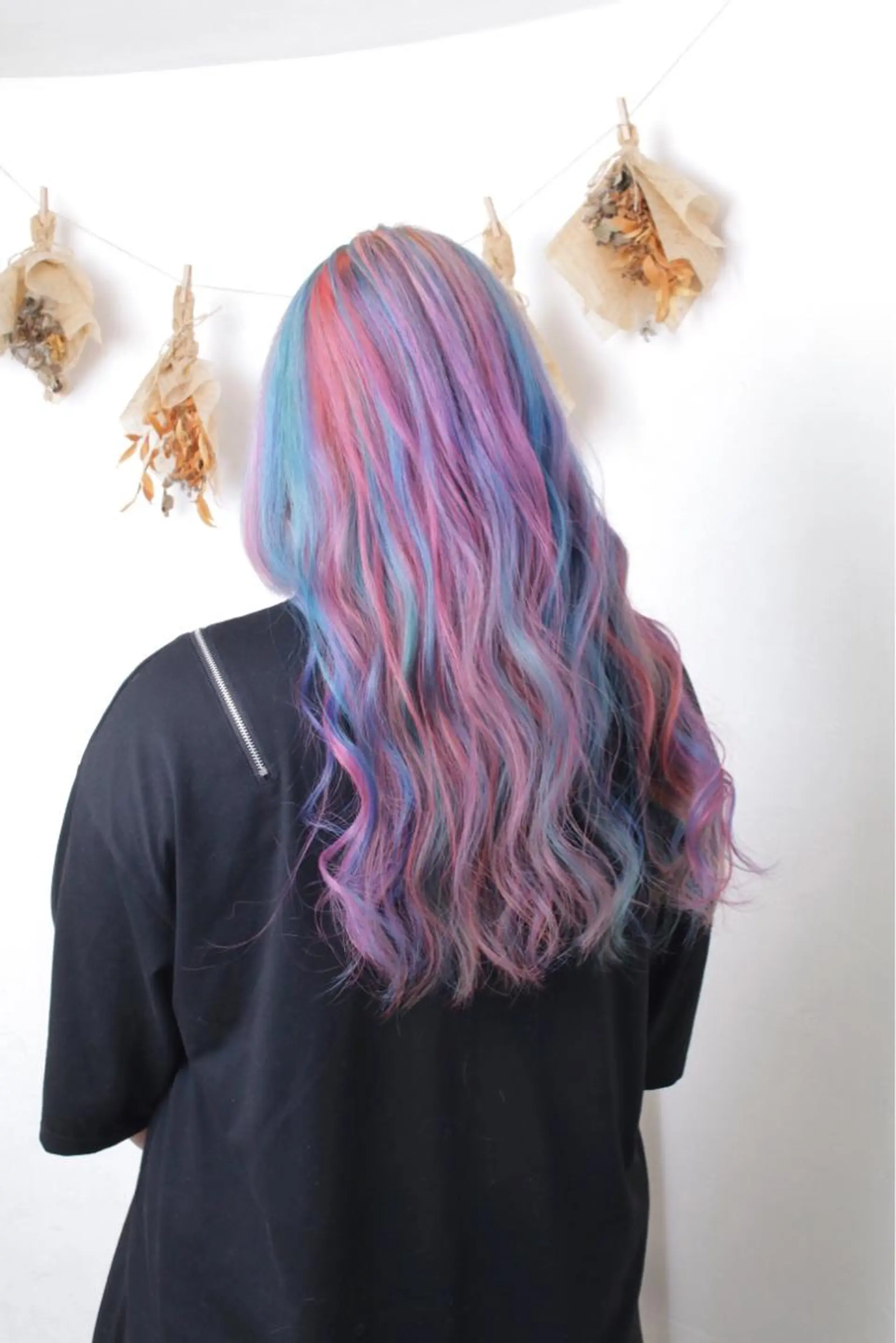 ロング カラー パーマ ヘアアレンジ ヘアカラー トリートメント 推し活専用 【派手髪】飯野ゆかりのヘアスタイル