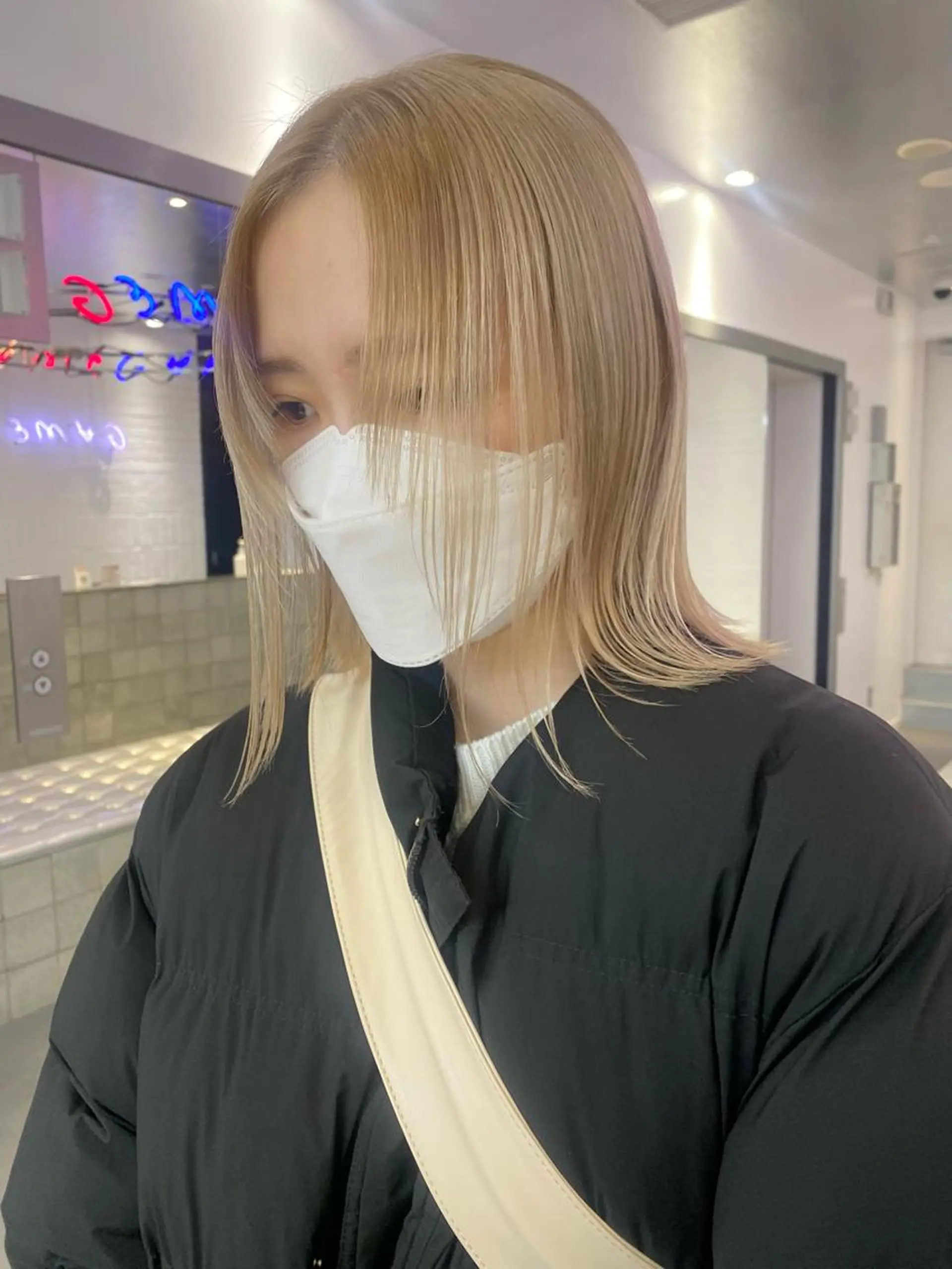 ミディアム カラー ヘアアレンジ ベージュカラー ブロンド ホワイトベージュ ヘアカラー トリートメント 🎨ハイトーン/ 切りっぱなし みつきのヘアスタイル