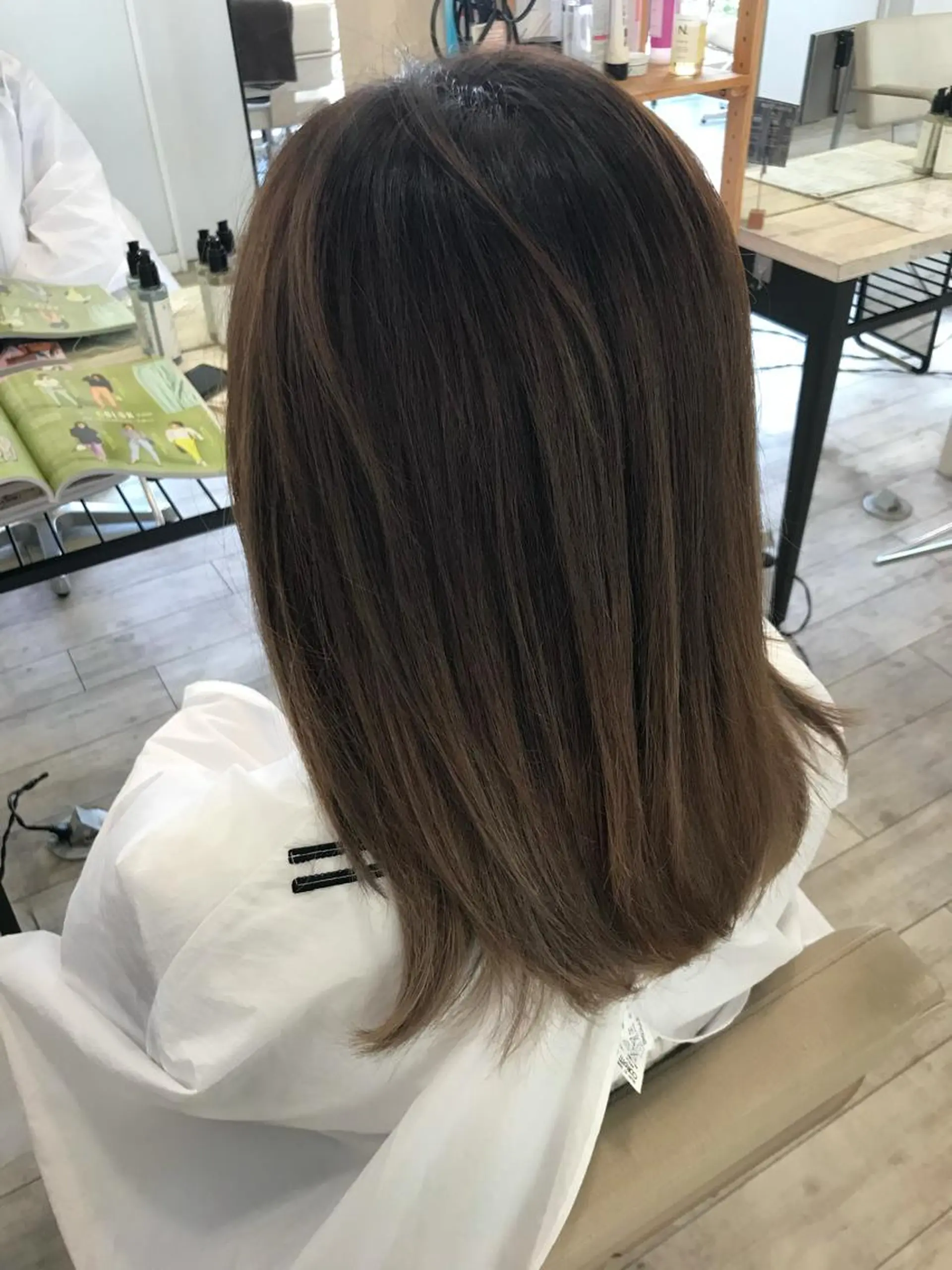 セミロング カラー グラデーションカラー 松本 唯のヘアスタイル