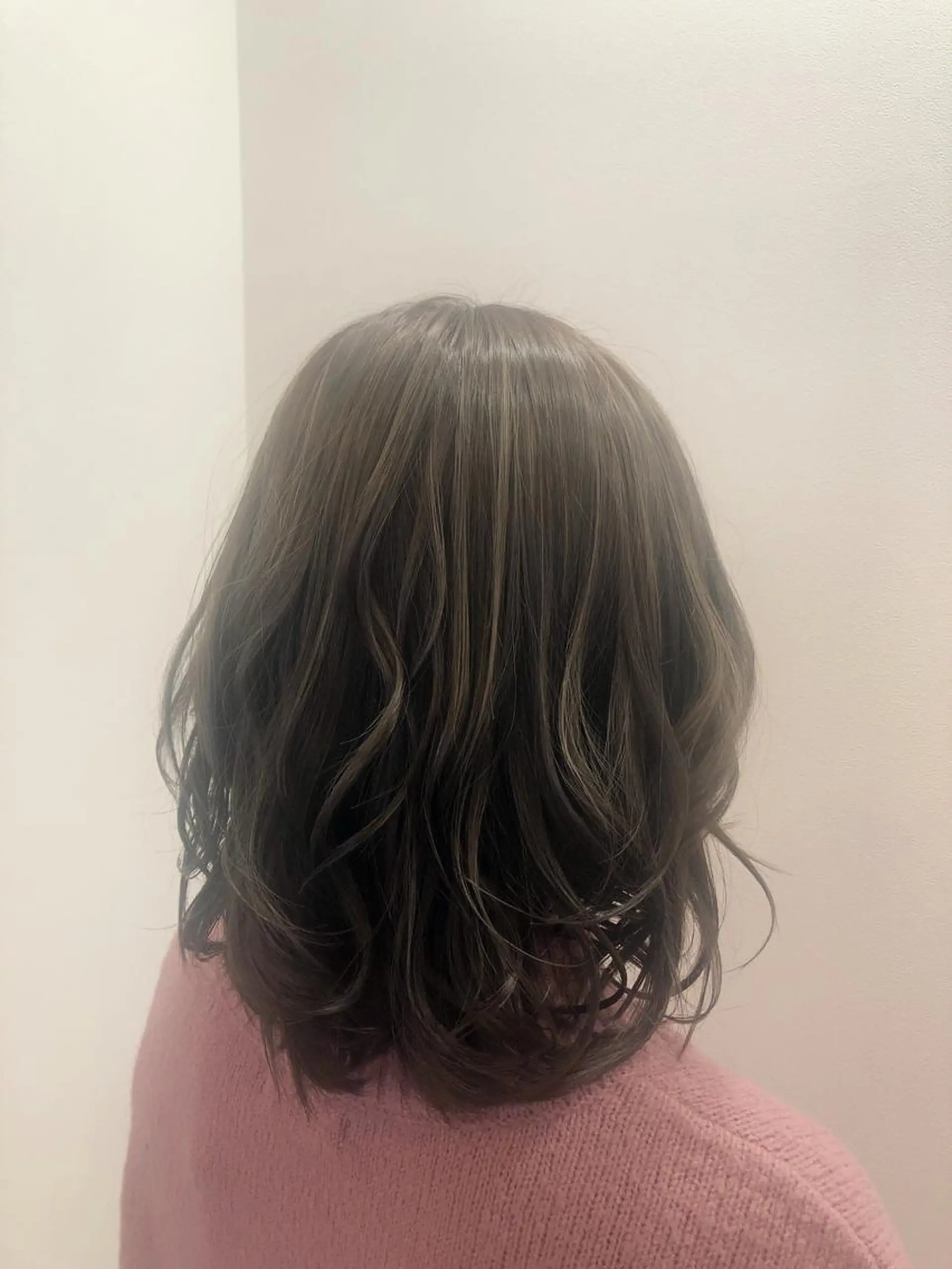 セミロング カラー ベージュカラー ハイライトカラー ハイライト 森本　舞✴︎ 似合わせパーマのヘアスタイル