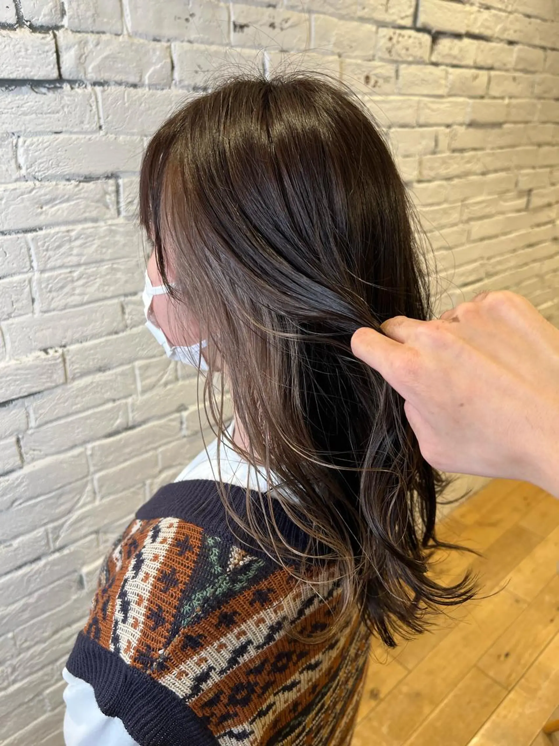 セミロング カラー ブリーチ 前田 輝のヘアスタイル