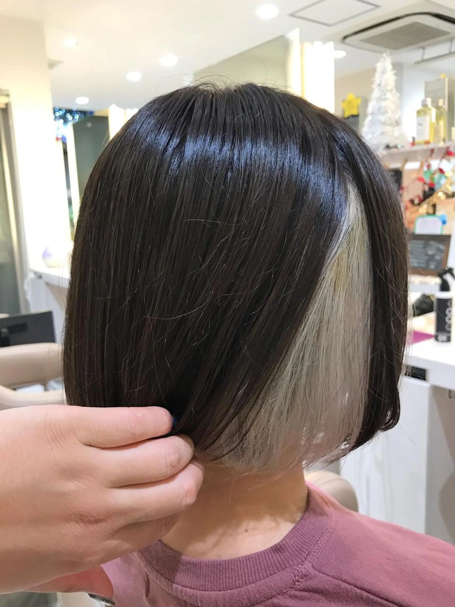 ショート カラー アッシュ ブリーチ ホワイトアッシュ 清藤綾/脱白髪染め 白髪ぼかしハイライトのヘアスタイル