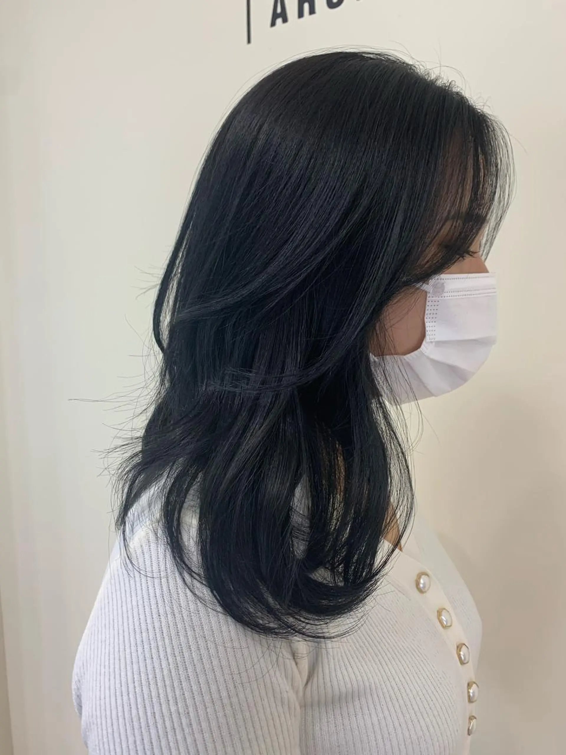 ミディアム カラー 黒髪 ブルーカラー ブルーブラック 髪質改善サロン 心斎橋ARCHEのヘアスタイル