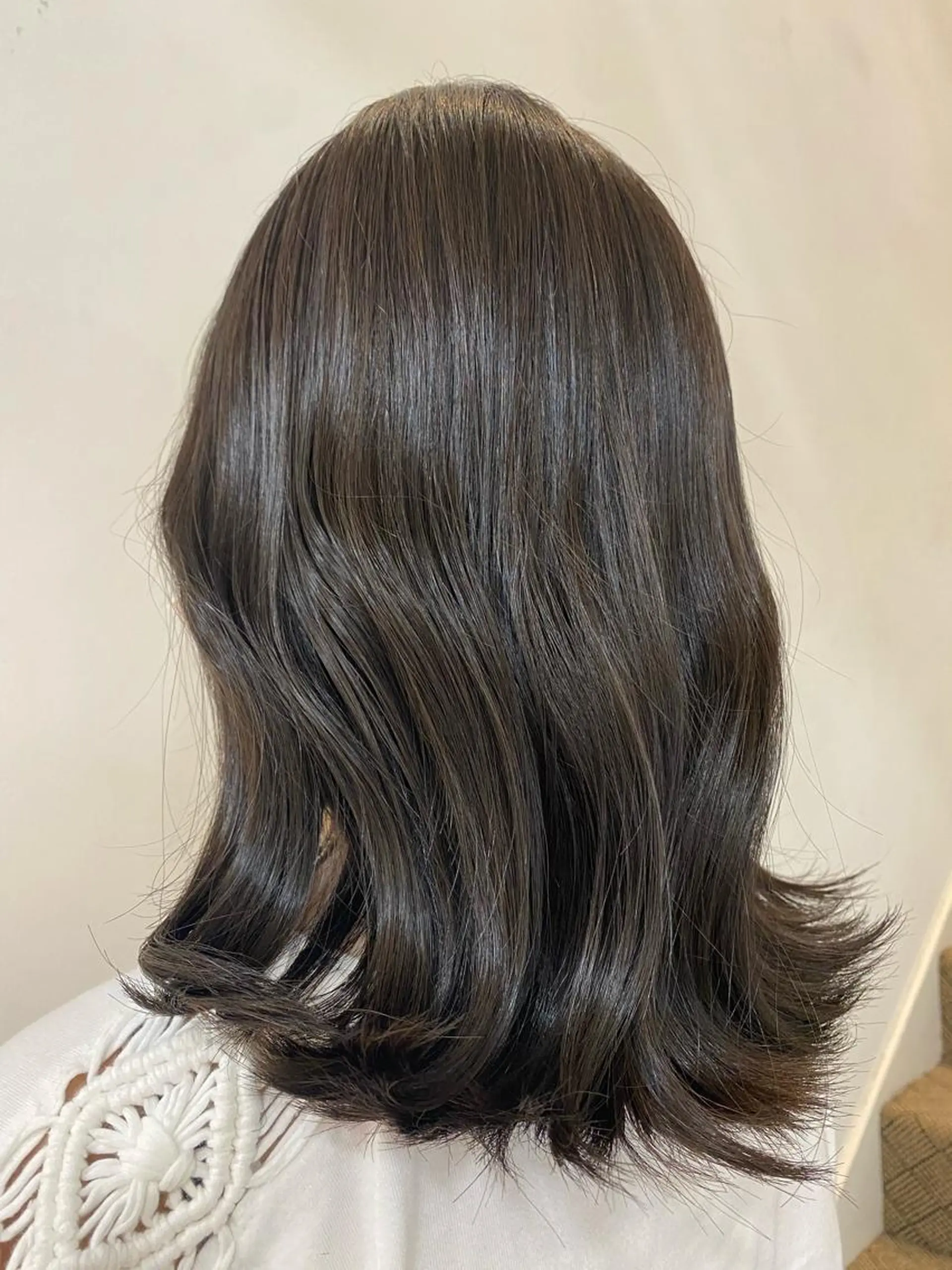 ミディアム カラー 透明感カラー グレージュ 平井 沙奈のヘアスタイル