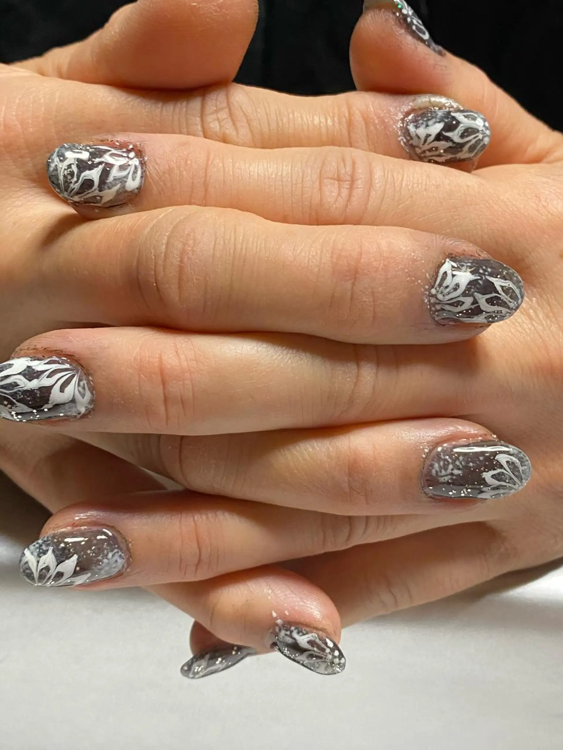 ネイル フラワーネイル ラメ(グリッター) ホワイト 自宅ネイルサロン ♦️nuance♦️のネイルデザイン