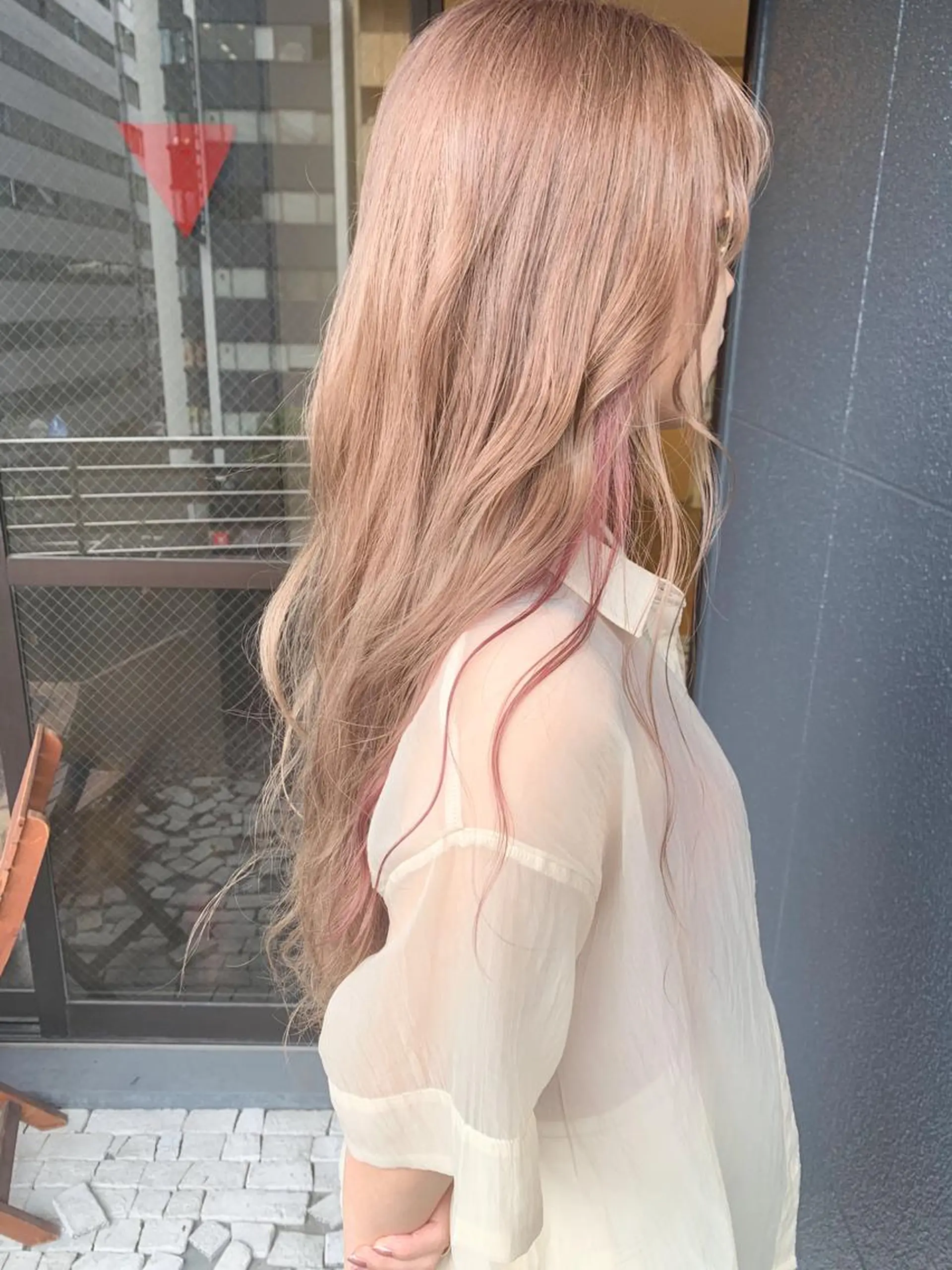 ロング カラー ベージュカラー ミルクティーベージュ ACRO梅田【アクロ】所属・美髪矯正・レイヤー 倉友哉のヘアスタイル