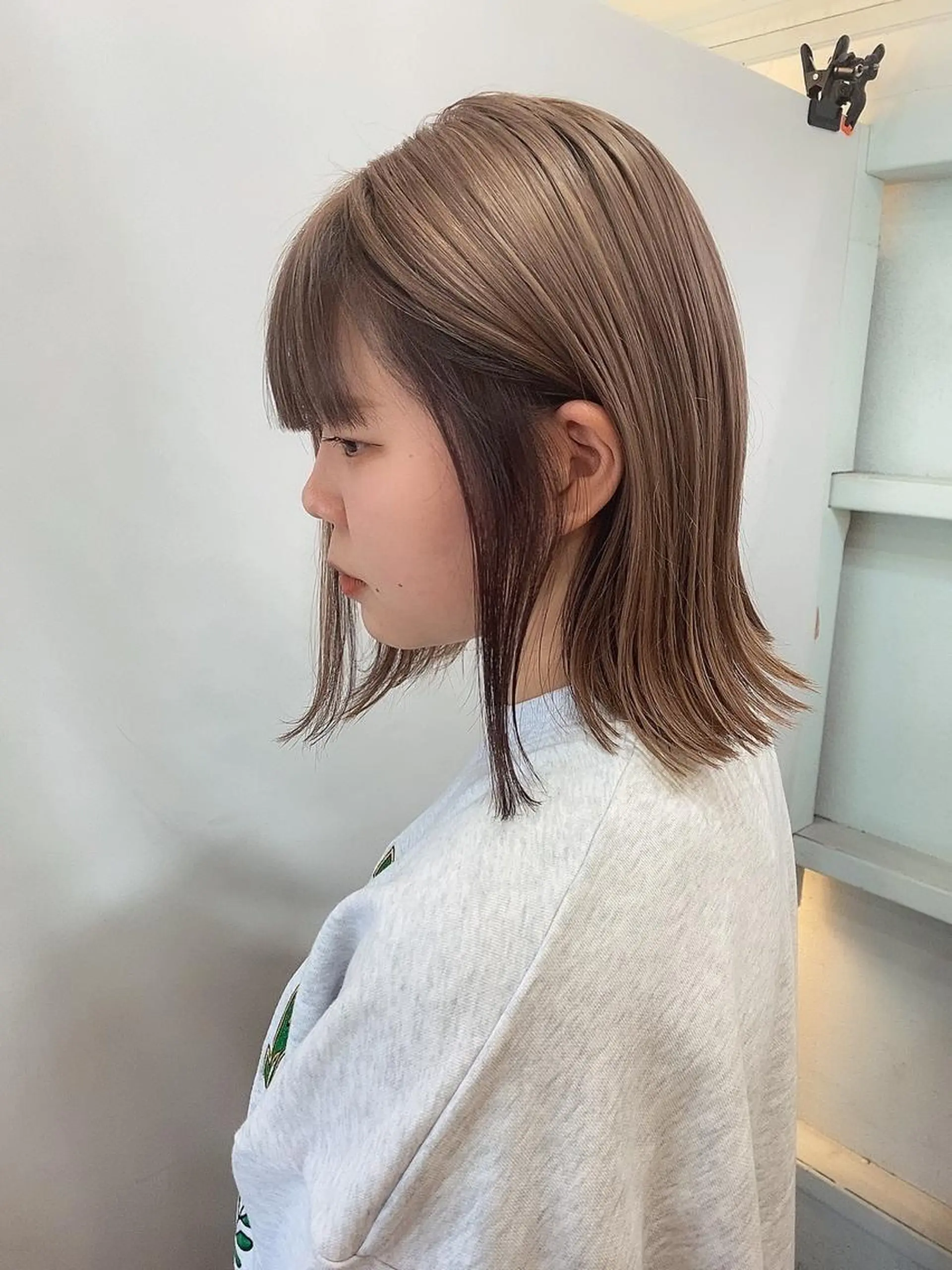 ショート カラー ベージュカラー ブリーチ インナーカラー ミルクティーベージュ レイヤーカット/ miranのヘアスタイル