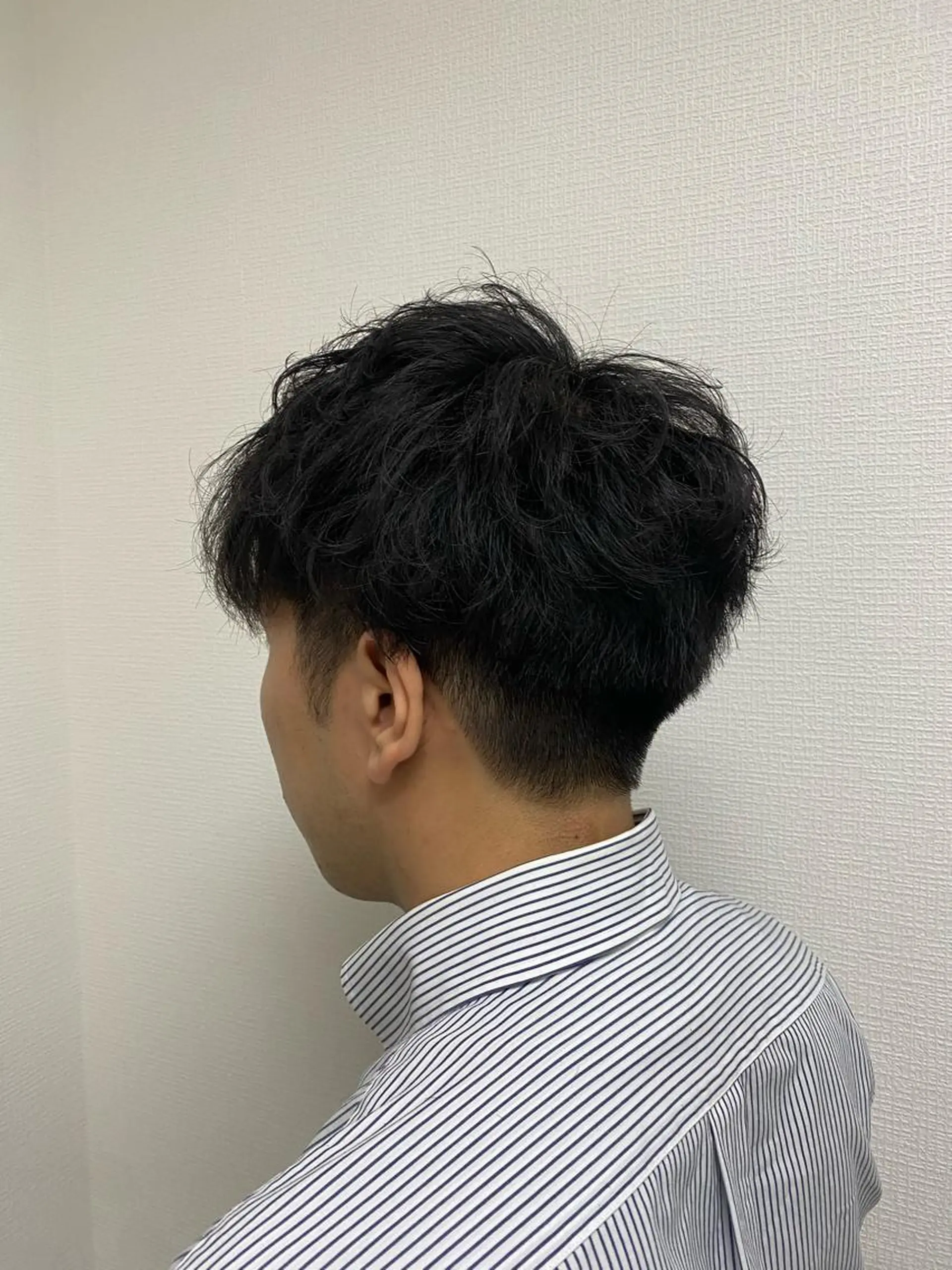 ショート カラー パーマ ヘアアレンジ メンズ 艶カラー/ハイトーン /レイヤーカットのヘアスタイル