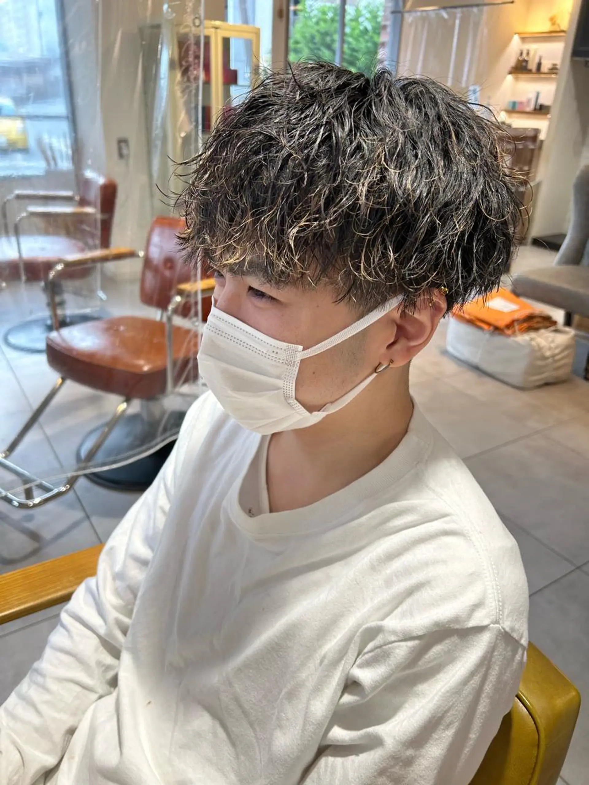 メンズ マッシュ メンズパーマ 波巻きパーマ 関口 桃花🌷 暖色カラーのヘアスタイル