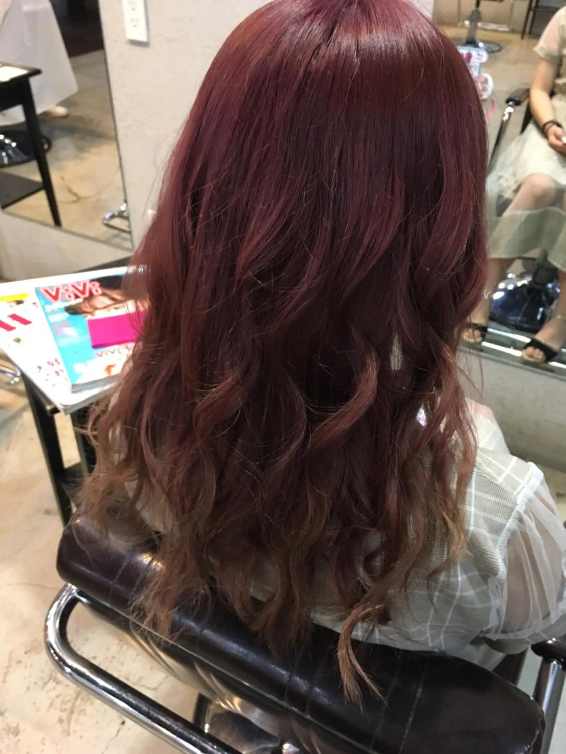 ロング カラー ヘアアレンジ グラデーションカラー ピンクカラー ヘアカラー 桜田 修未のヘアスタイル