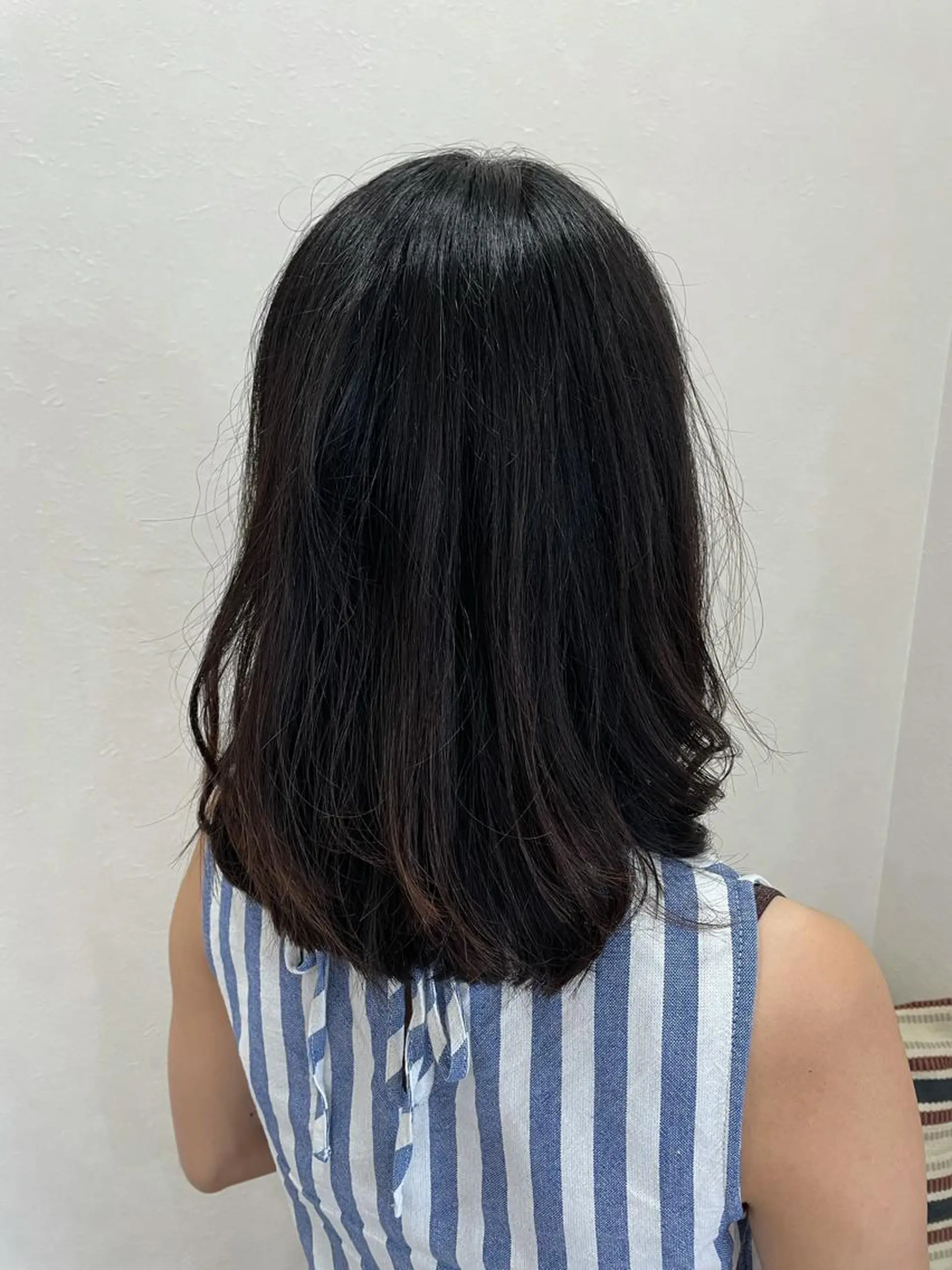 ミディアム レイヤーカット 佐治 梨乃のヘアスタイル