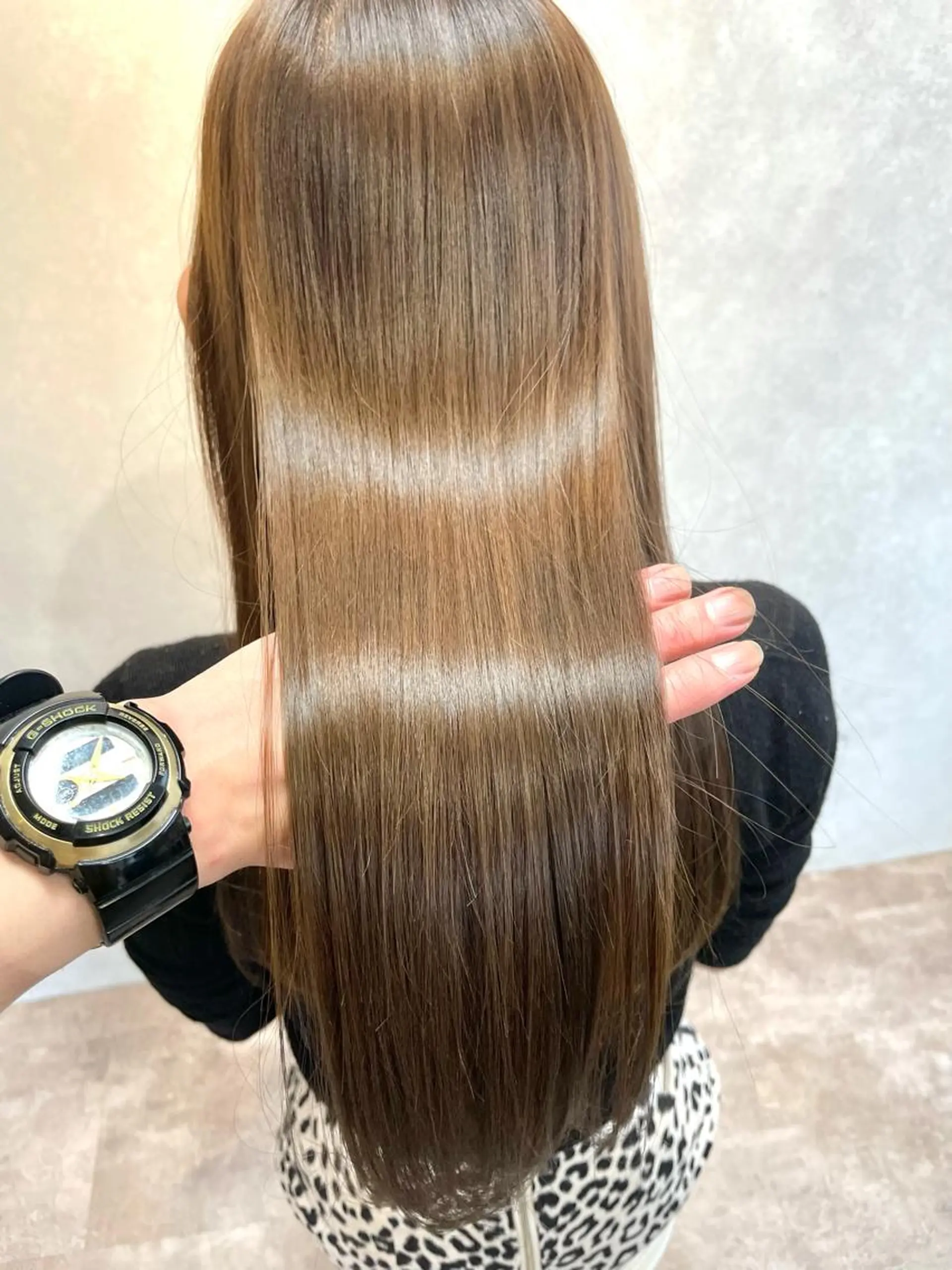 セミロング esse大阪茶屋町店所属・レイヤーカット 新井田陽寿のヘアスタイル