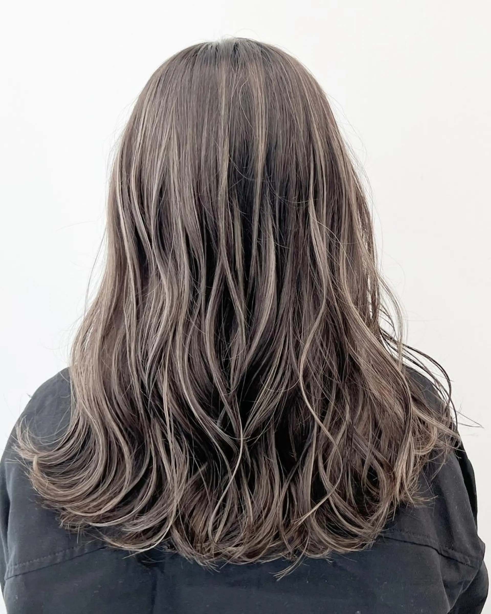 セミロング アッシュ 髪質改善 韓国風ヘア 公式 Ease by amble luxeのヘアスタイル