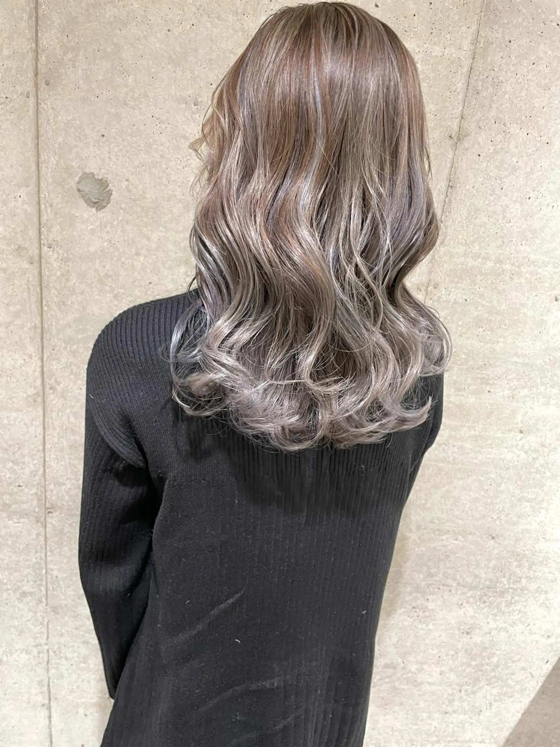 セミロング カラー ヘアカラー ハイライトが 得意なニキです😊のヘアスタイル