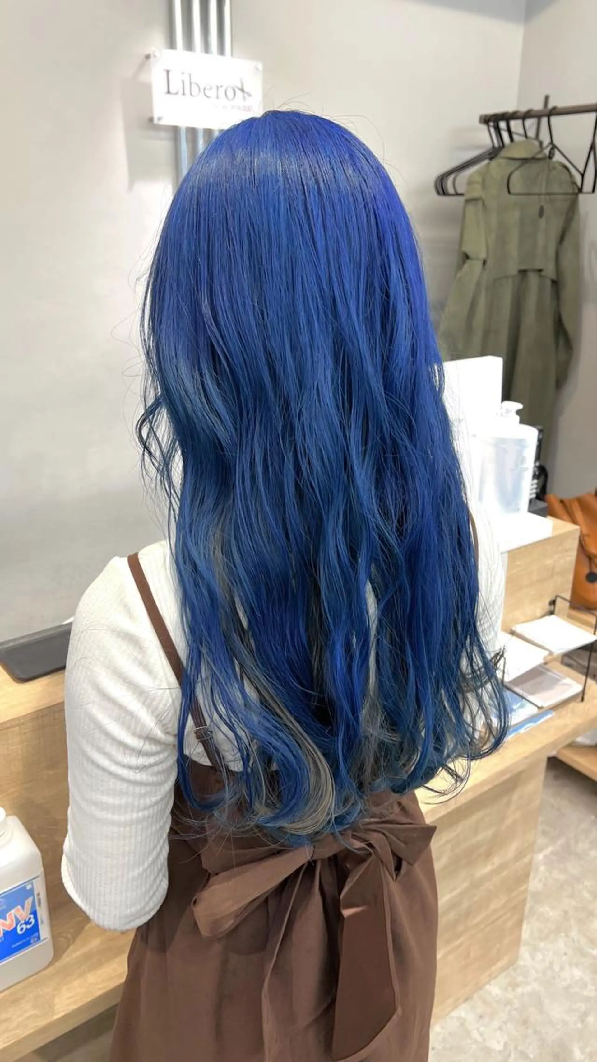 ロング カラー ブリーチ ブルーカラー ブリーチ毛の縮毛矯正 ハイトーン/岡本智樹のヘアスタイル