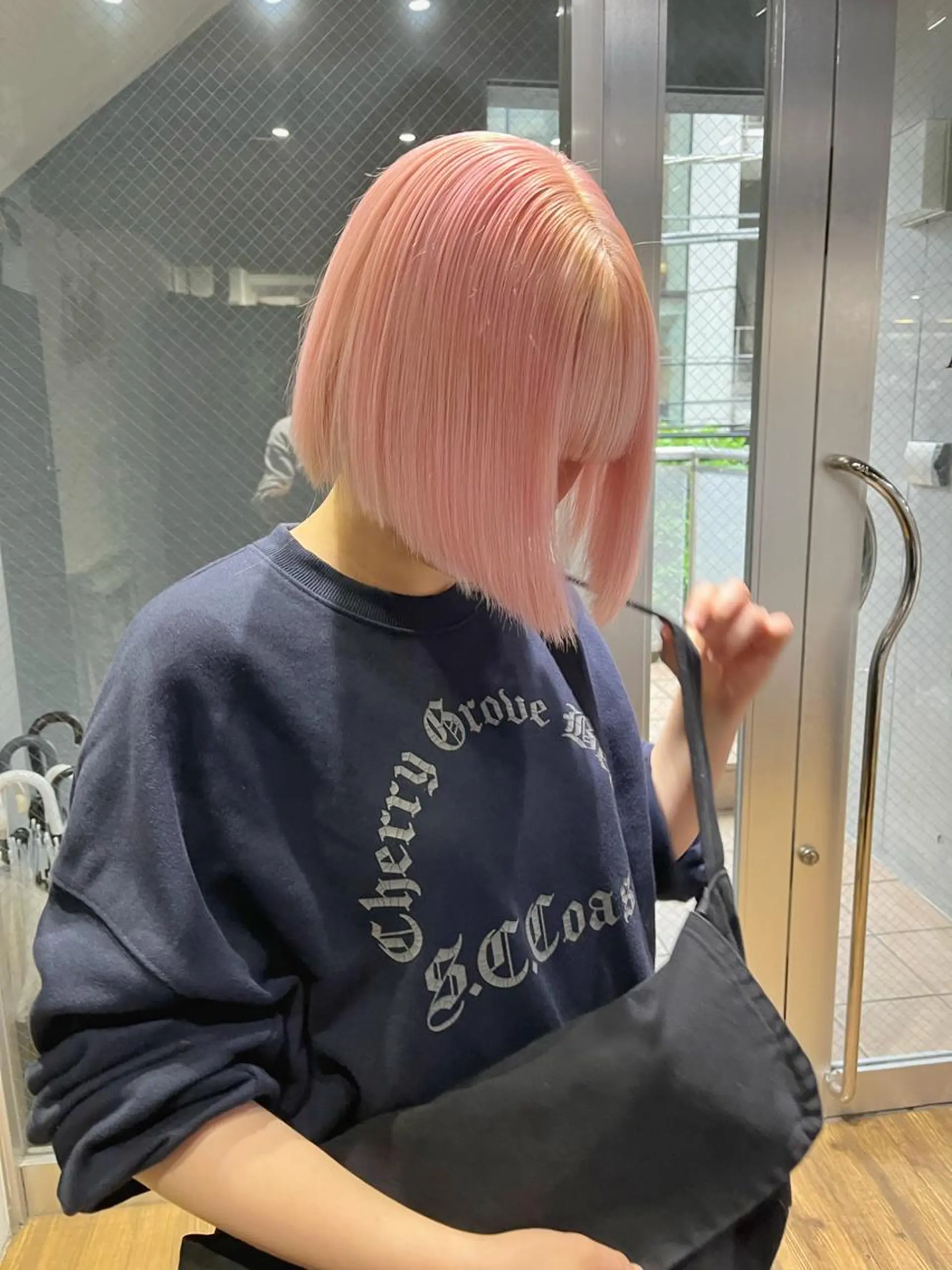 ショート アッシュ ミルクティーブラウン ピンクブラウン レイヤーカット カット ヘアカラー ハイトーンNo.1✨ パーマ✨イマイタツヤのヘアスタイル