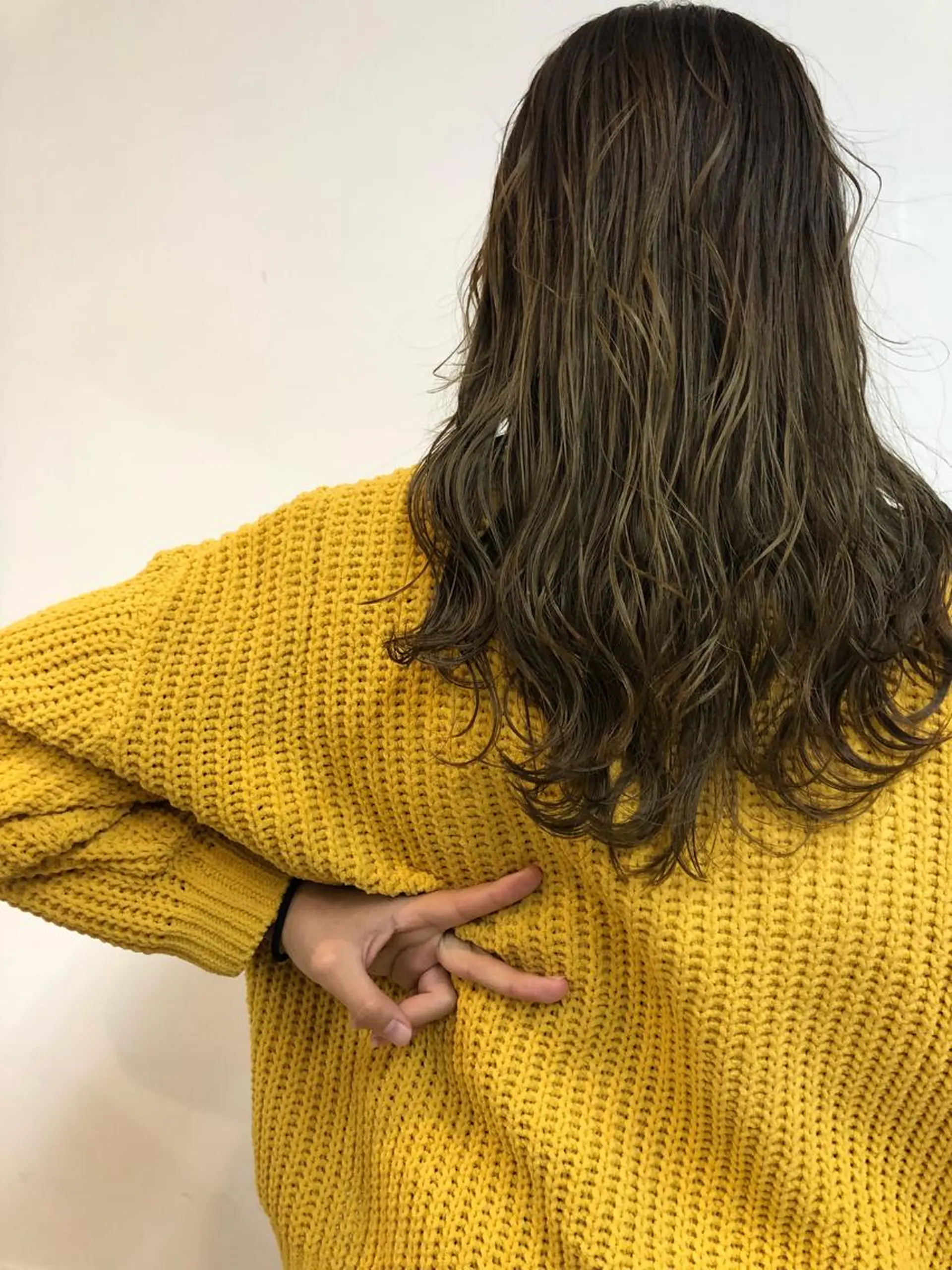 ミディアム カラー バレイヤージュ ベージュカラー レイヤーカット 360°キレイな ショートカットのヘアスタイル