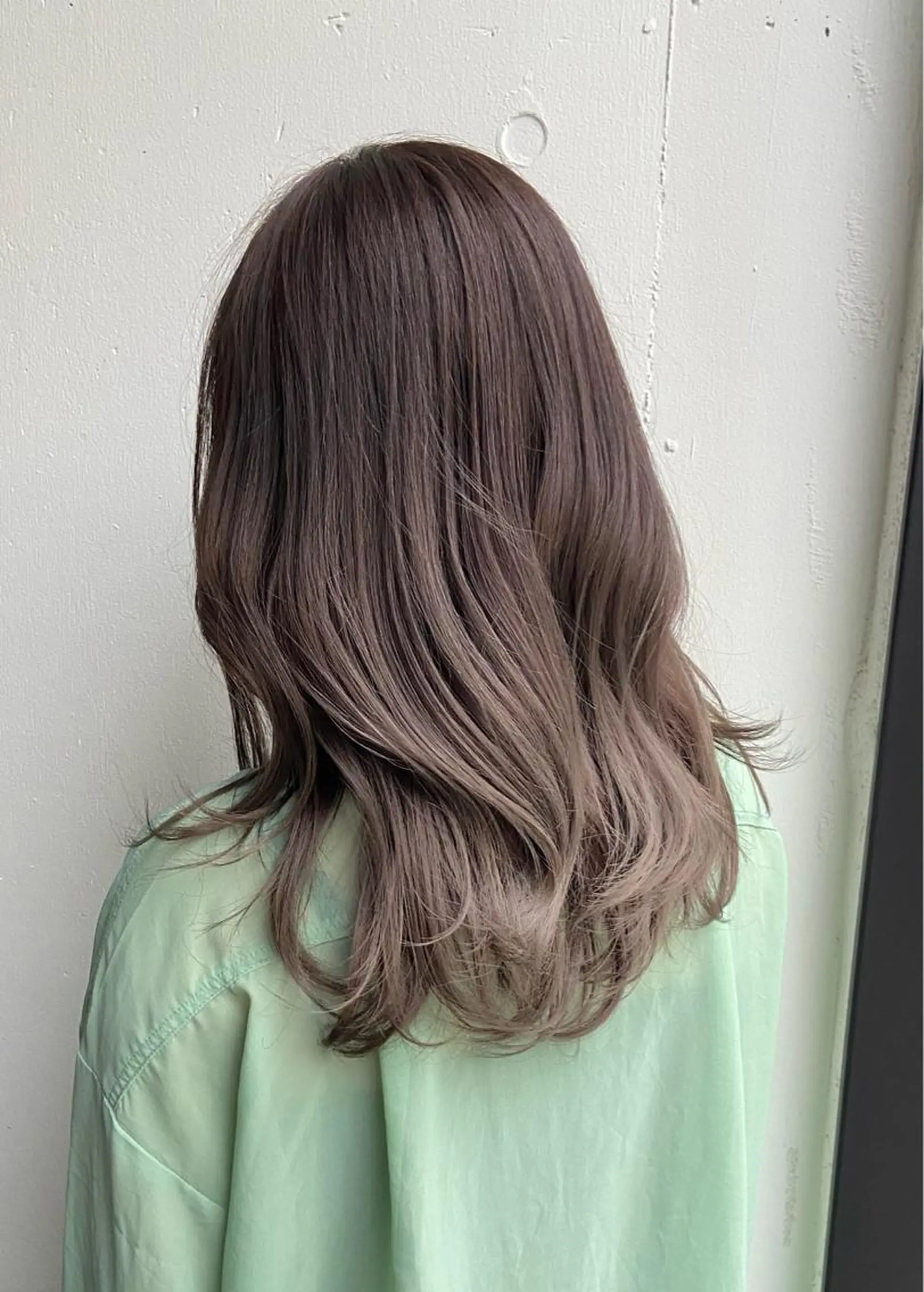 セミロング shiori ﾍﾞｰｼﾞｭｶﾗｰのヘアスタイル
